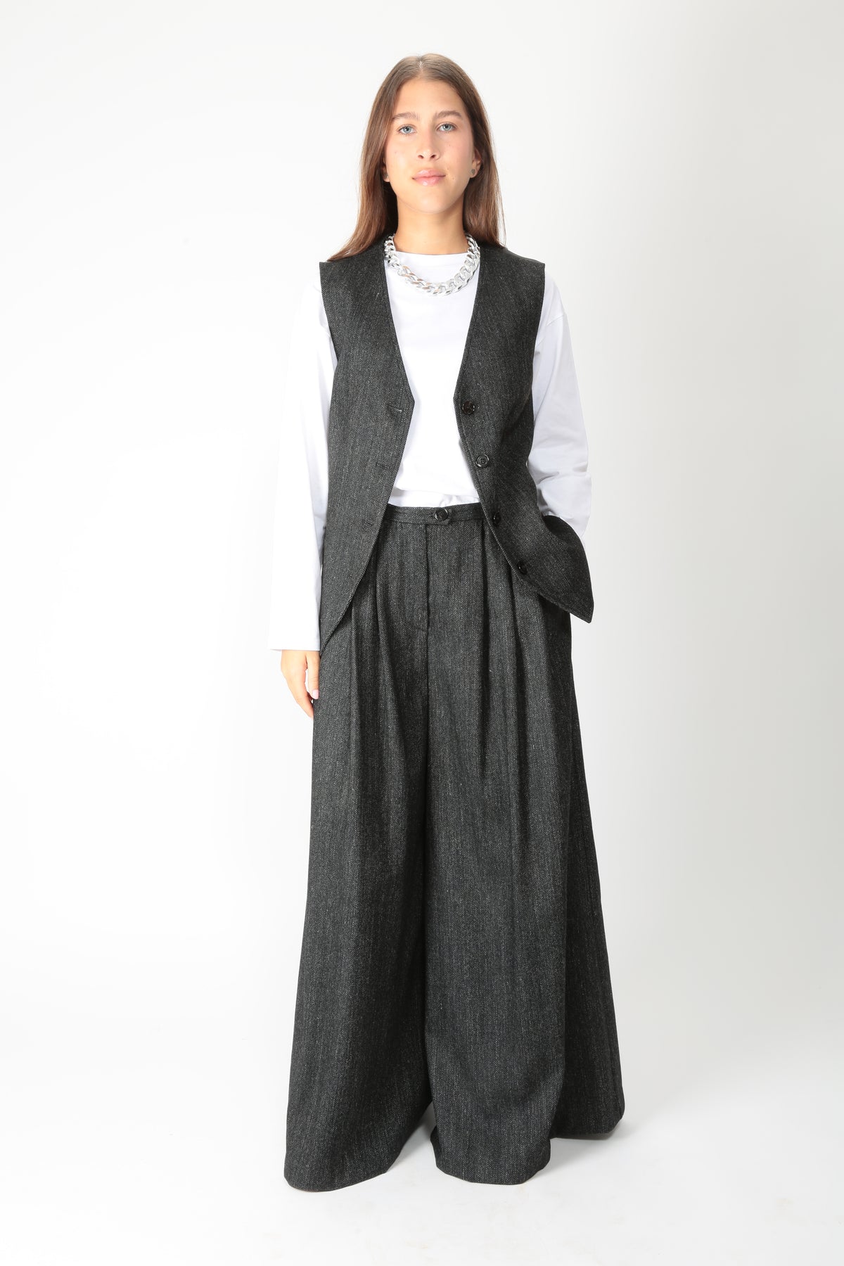 https://admin.shopify.com/store/gulieshop/products/16416817119581#:~:text=https%3A//www.gulieshop.it%20%E2%80%BA%20products%20%E2%80%BA%20solotre%2Dgilet%2Dspinato%2Dm1ac0072
