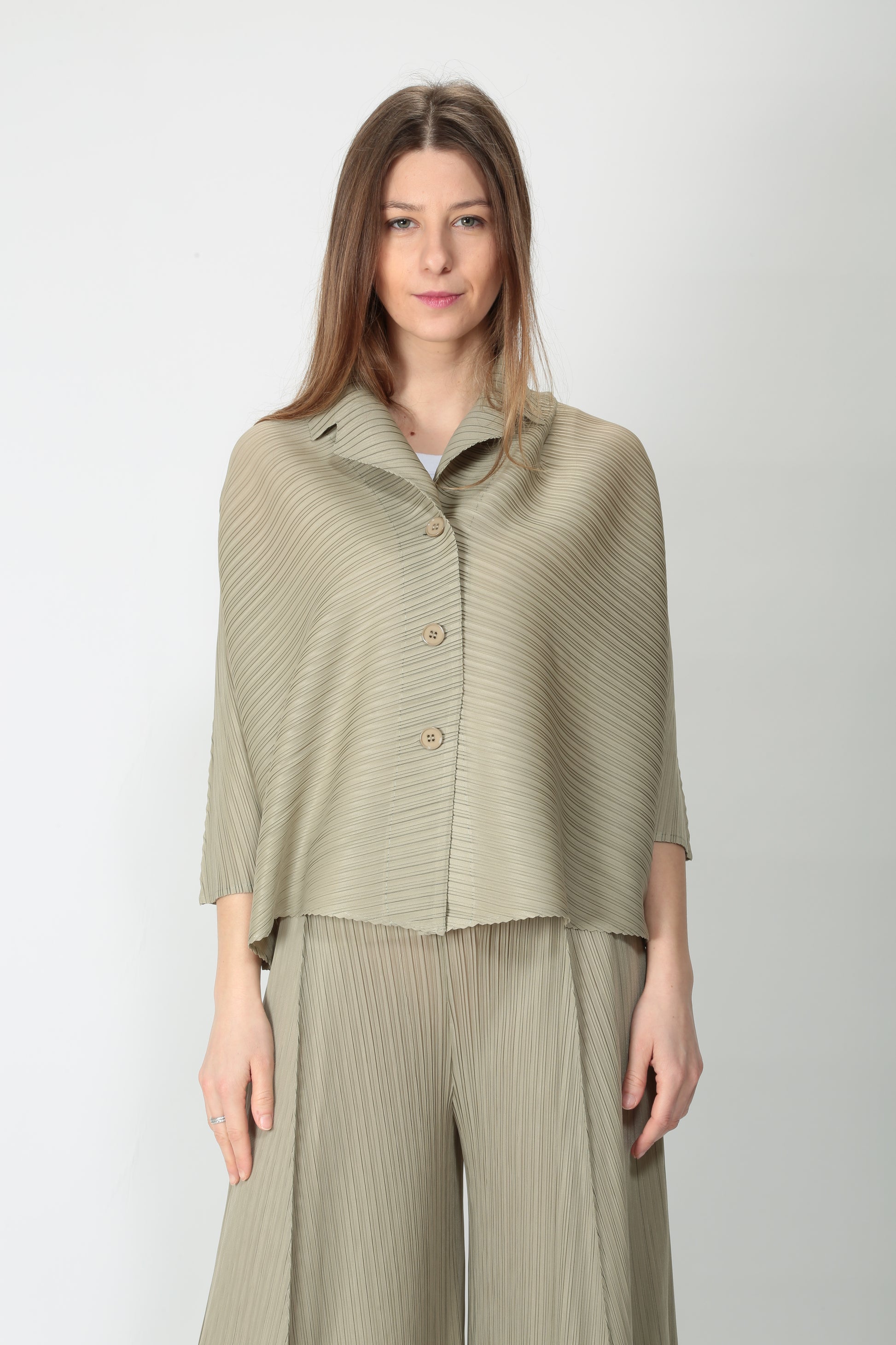 https://admin.shopify.com/store/gulieshop/products/15145065152861#:~:text=https%3A//www.gulieshop.it%20%E2%80%BA%20products%20%E2%80%BA%20meimeij%2Dgiacca%2Dplisse%2Dm5py03%2D2