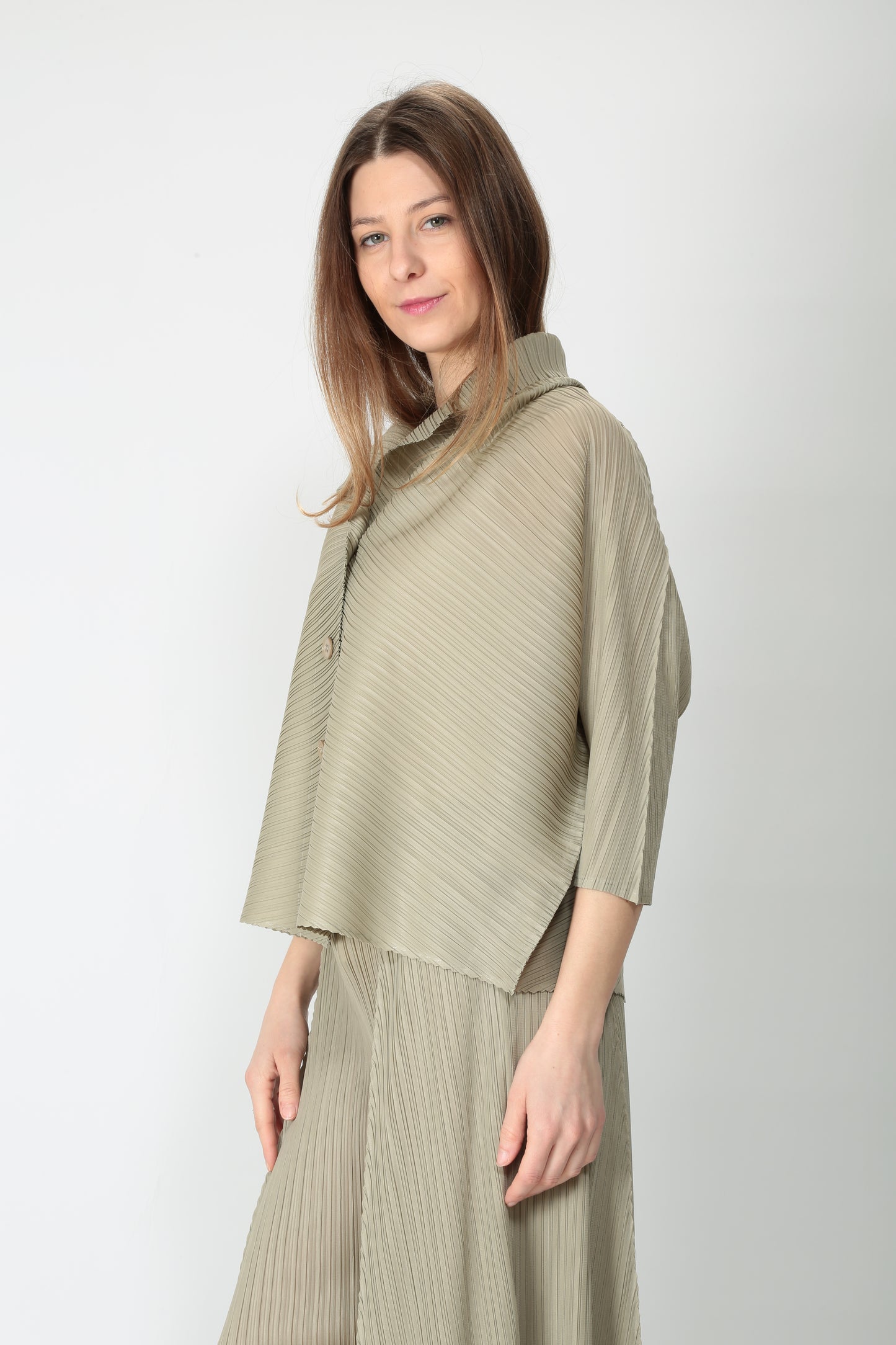https://admin.shopify.com/store/gulieshop/products/15145065152861#:~:text=https%3A//www.gulieshop.it%20%E2%80%BA%20products%20%E2%80%BA%20meimeij%2Dgiacca%2Dplisse%2Dm5py03%2D2
