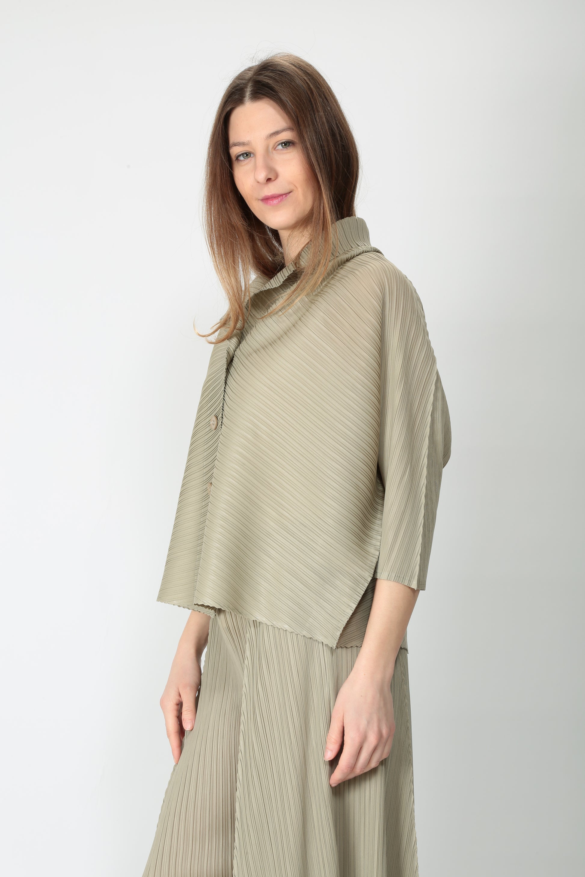 https://admin.shopify.com/store/gulieshop/products/15145065152861#:~:text=https%3A//www.gulieshop.it%20%E2%80%BA%20products%20%E2%80%BA%20meimeij%2Dgiacca%2Dplisse%2Dm5py03%2D2