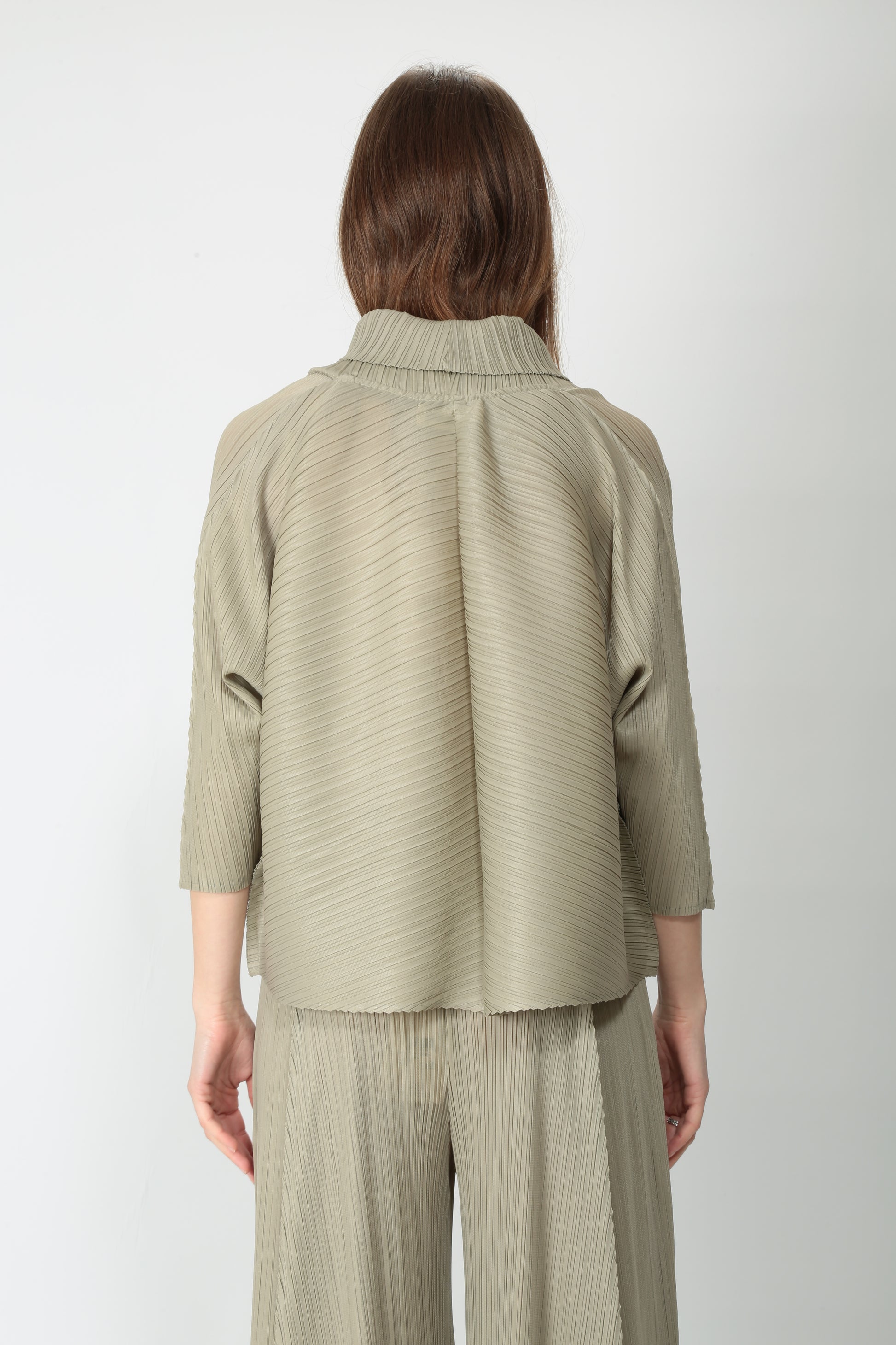https://admin.shopify.com/store/gulieshop/products/15145065152861#:~:text=https%3A//www.gulieshop.it%20%E2%80%BA%20products%20%E2%80%BA%20meimeij%2Dgiacca%2Dplisse%2Dm5py03%2D2
