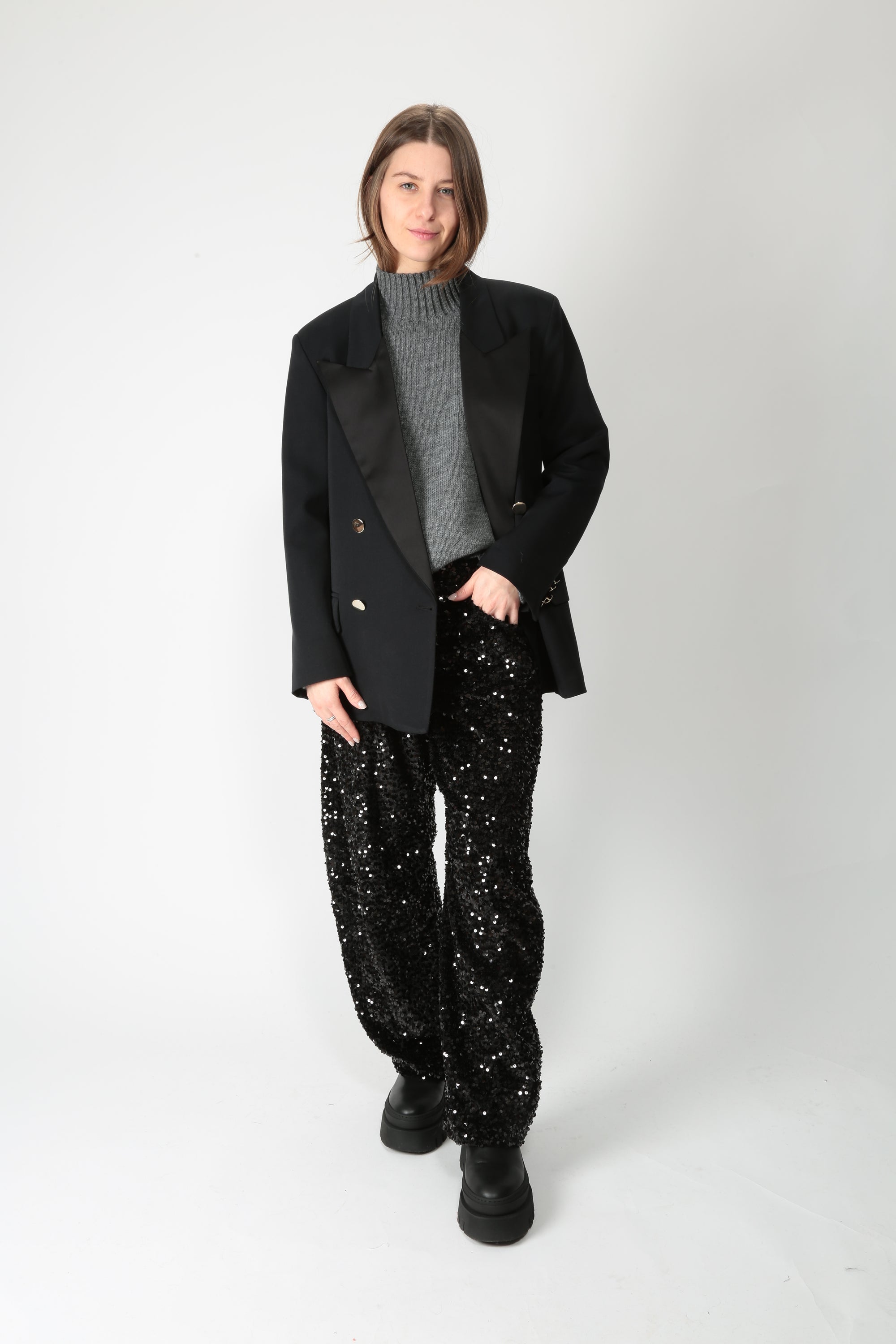 https://admin.shopify.com/store/gulieshop/products/15807463293277#:~:text=https%3A//www.gulieshop.it%20%E2%80%BA%20products%20%E2%80%BA%20tensione%2Din%2Dpantalone%2Din%2Dpaillettes%2Dw25pc72%2D1