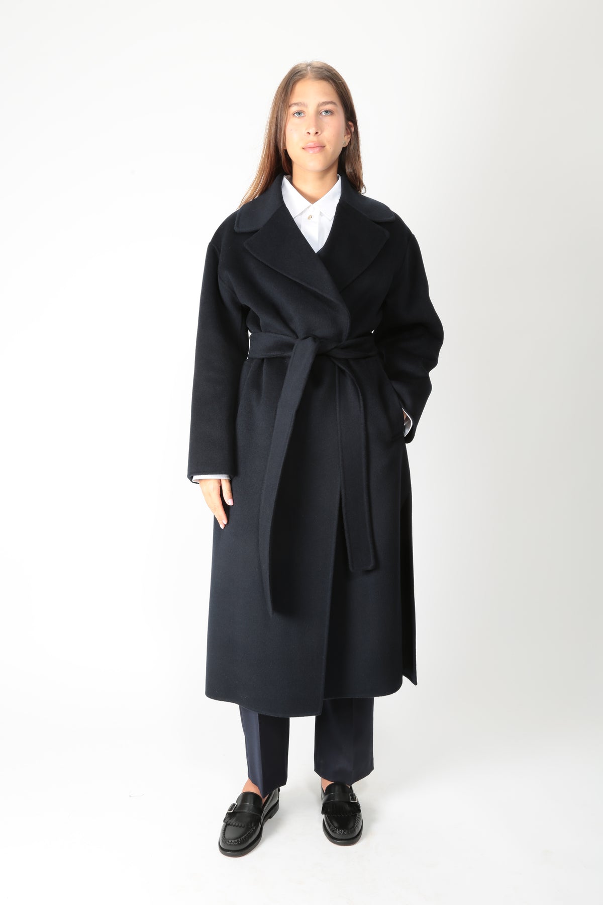 https://admin.shopify.com/store/gulieshop/products/16409289425245#:~:text=https%3A//www.gulieshop.it%20%E2%80%BA%20products%20%E2%80%BA%20s%2Dmaxmara%2Dcappotto%2Dlungo%2Da%2Dvestaglia%2Dsmmcarisma