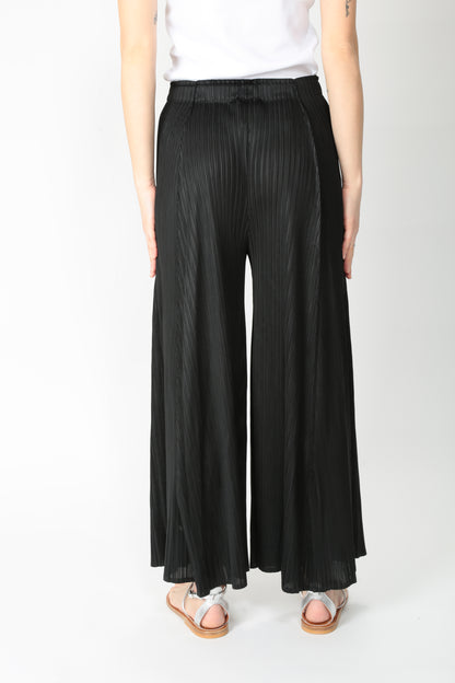 https://admin.shopify.com/store/gulieshop/products/15145076425053#:~:text=https%3A//www.gulieshop.it%20%E2%80%BA%20products%20%E2%80%BA%20meimeij%2Dpantagonna%2Dplisse%2Dm5py09