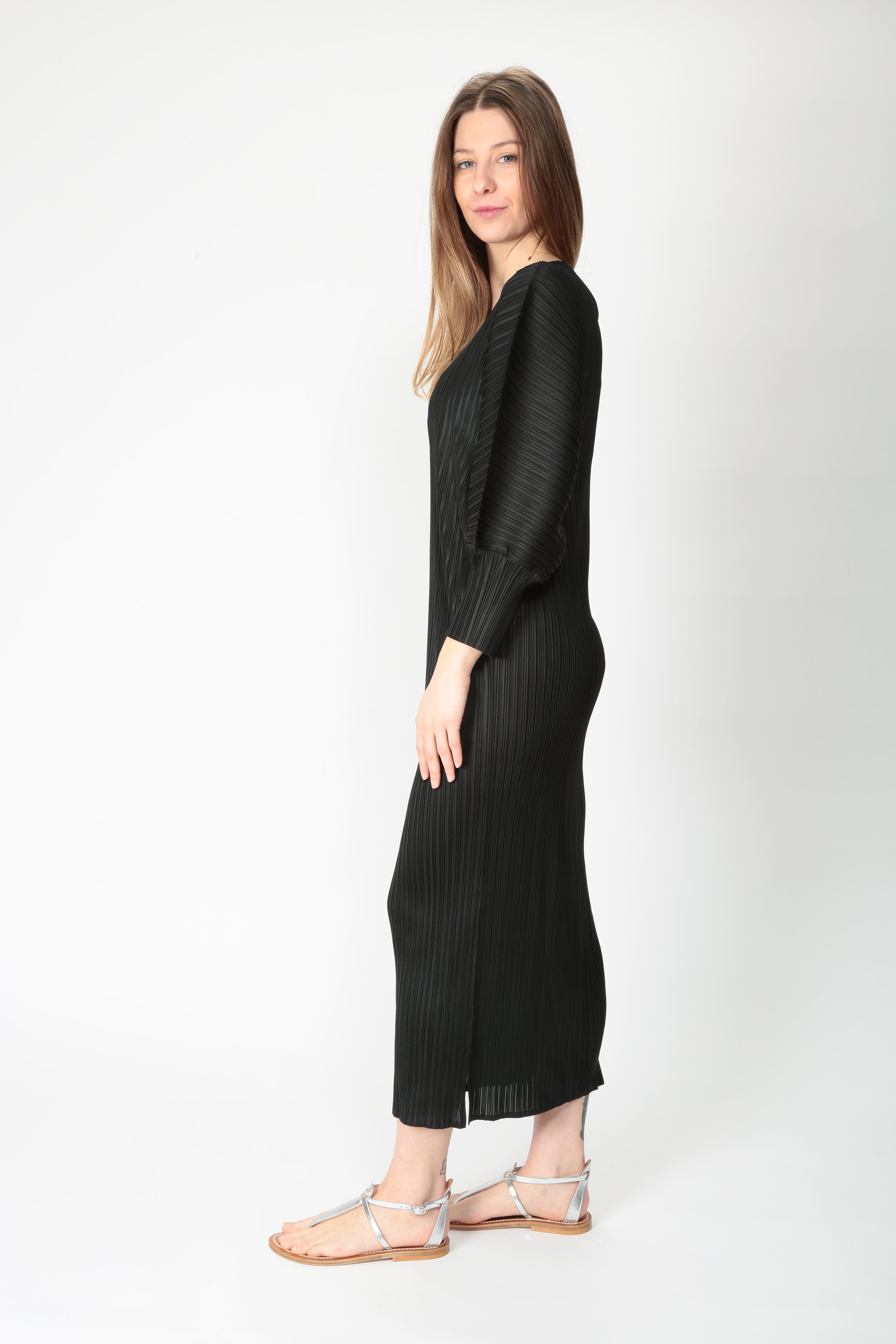 https://admin.shopify.com/store/gulieshop/products/15145065939293#:~:text=https%3A//www.gulieshop.it%20%E2%80%BA%20products%20%E2%80%BA%20meimeij%2Dabito%2Dlungo%2Dplisse%2Dm5py16
