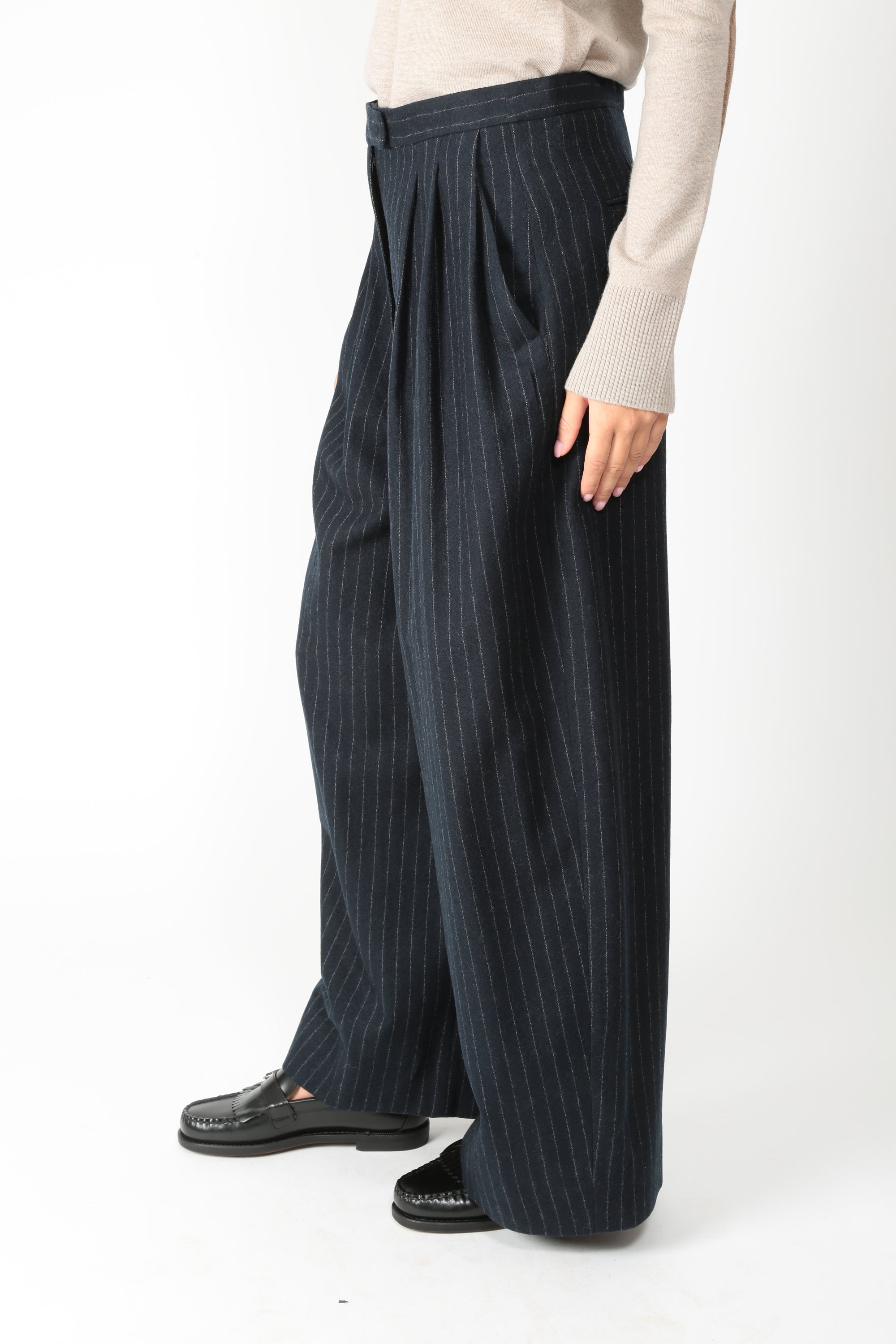 https://admin.shopify.com/store/gulieshop/products/16409289720157#:~:text=https%3A//www.gulieshop.it%20%E2%80%BA%20products%20%E2%80%BA%20s%2Dmaxmara%2Dpantalone%2Dgessato%2Dsmmordine