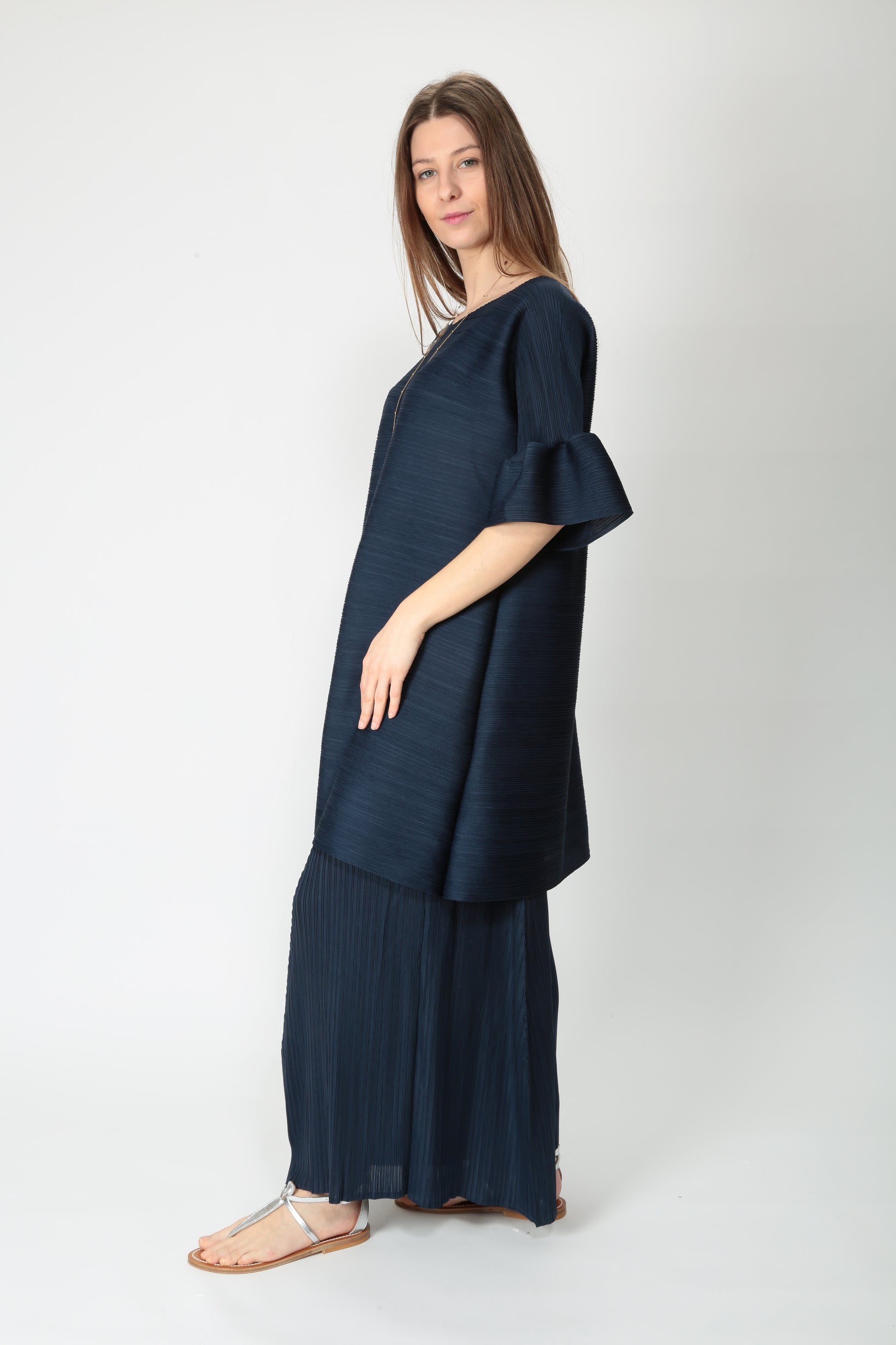 https://admin.shopify.com/store/gulieshop/products/15145065873757#:~:text=https%3A//www.gulieshop.it%20%E2%80%BA%20products%20%E2%80%BA%20meimeij%2Dabito%2Dplisse%2Dm5py06