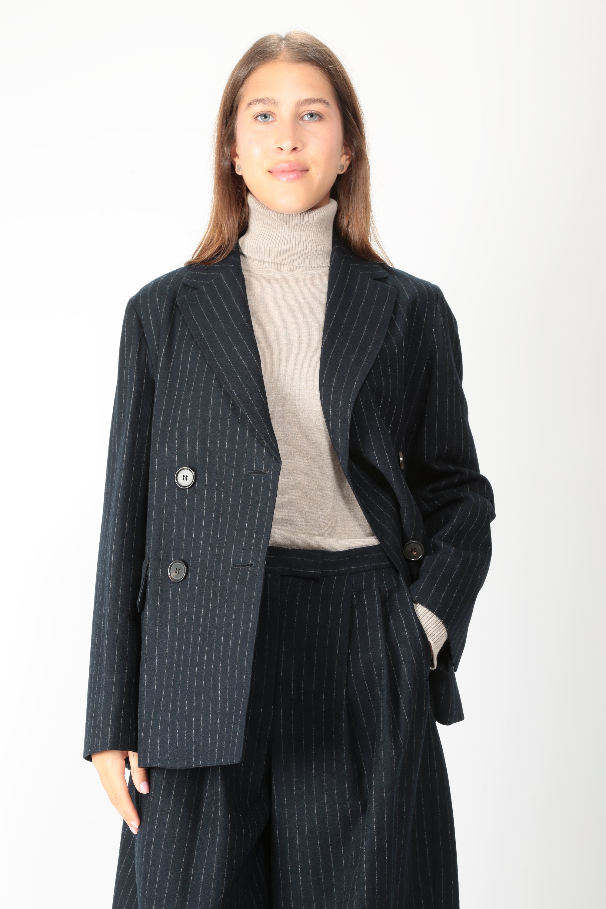 https://admin.shopify.com/store/gulieshop/products/16409289621853#:~:text=https%3A//www.gulieshop.it%20%E2%80%BA%20products%20%E2%80%BA%20s%2Dmaxmara%2Dgiacca%2Dgessata%2Ddoppiopetto%2Dsmmcalibri