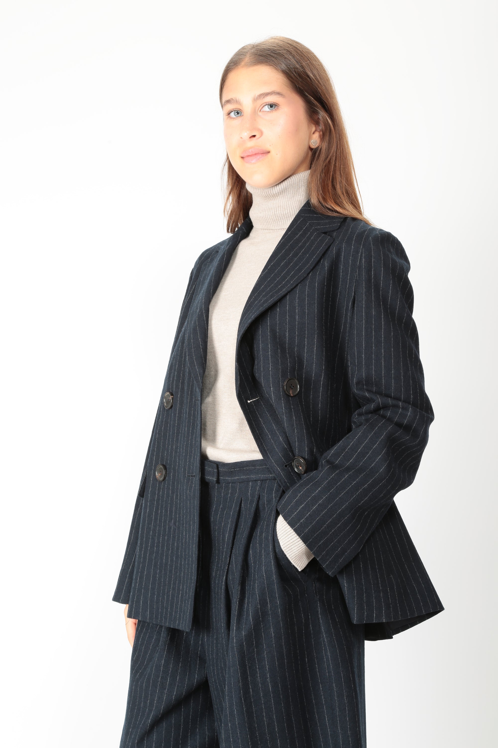 https://admin.shopify.com/store/gulieshop/products/16409289621853#:~:text=https%3A//www.gulieshop.it%20%E2%80%BA%20products%20%E2%80%BA%20s%2Dmaxmara%2Dgiacca%2Dgessata%2Ddoppiopetto%2Dsmmcalibri