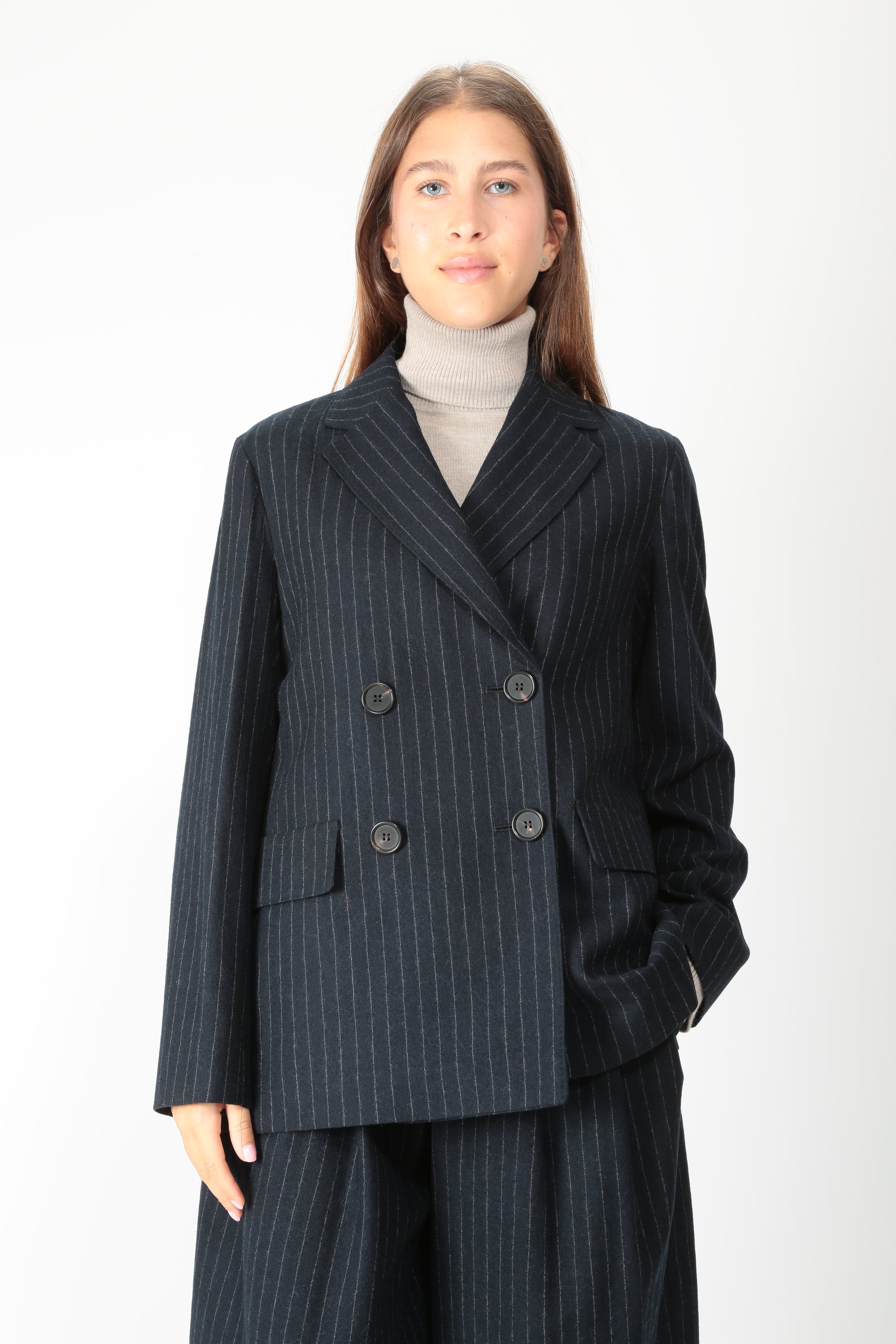 https://admin.shopify.com/store/gulieshop/products/16409289621853#:~:text=https%3A//www.gulieshop.it%20%E2%80%BA%20products%20%E2%80%BA%20s%2Dmaxmara%2Dgiacca%2Dgessata%2Ddoppiopetto%2Dsmmcalibri
