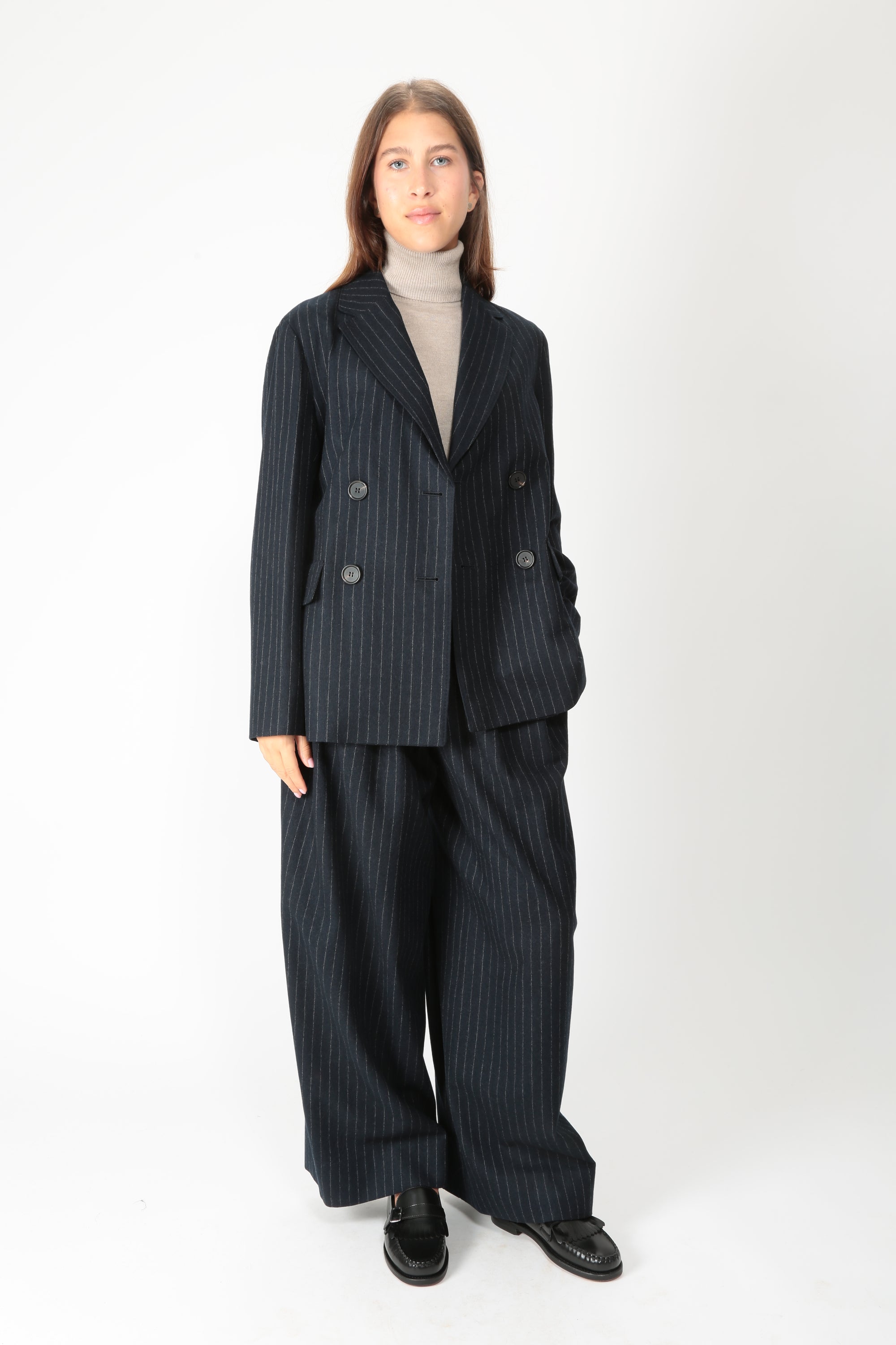 https://admin.shopify.com/store/gulieshop/products/16409289720157#:~:text=https%3A//www.gulieshop.it%20%E2%80%BA%20products%20%E2%80%BA%20s%2Dmaxmara%2Dpantalone%2Dgessato%2Dsmmordine