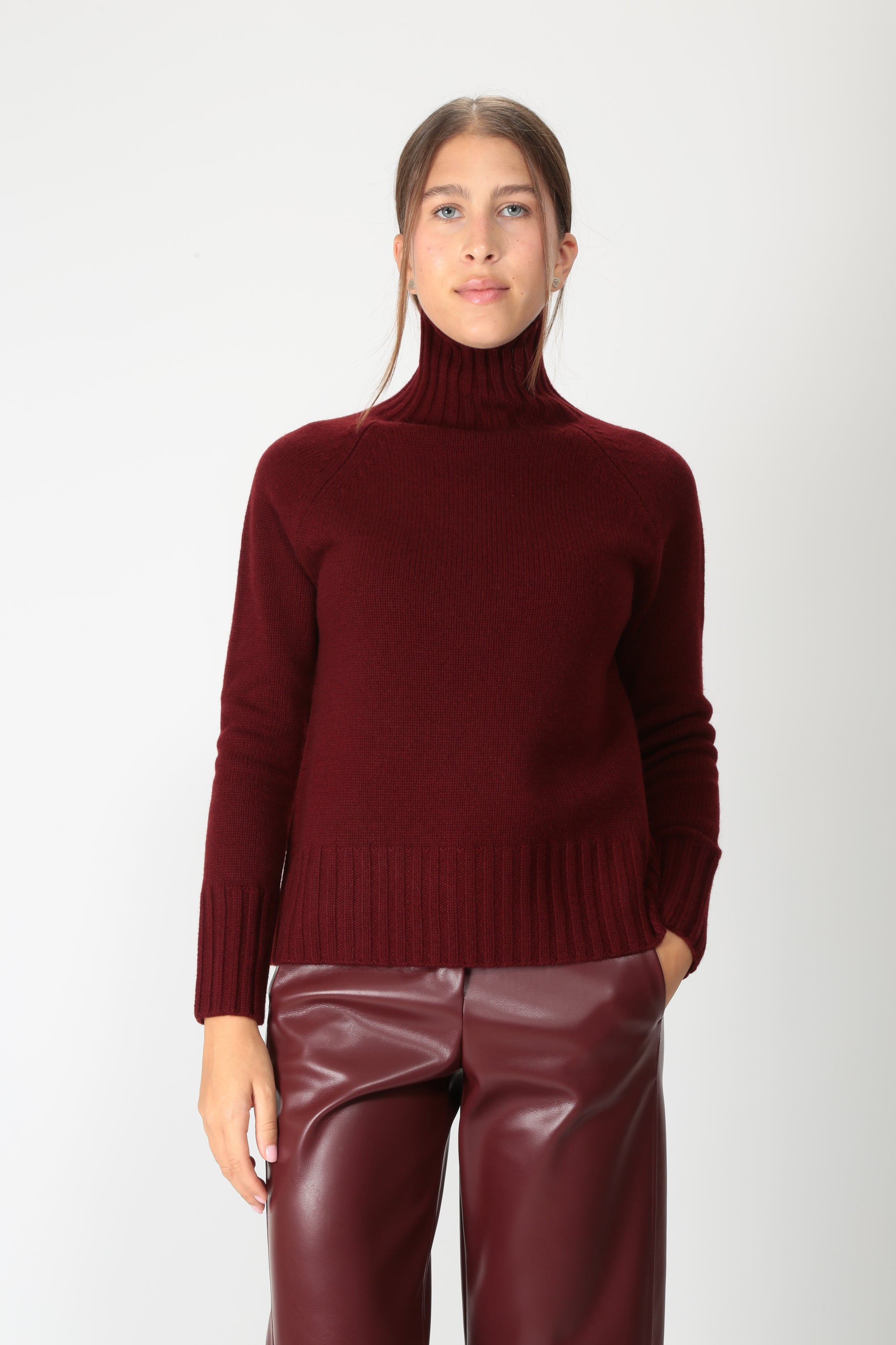 https://admin.shopify.com/store/gulieshop/products/16409289949533#:~:text=https%3A//www.gulieshop.it%20%E2%80%BA%20products%20%E2%80%BA%20s%2Dmaxmara%2Dmaglia%2Dlana%2De%2Dcachemire%2Dsmmmantova