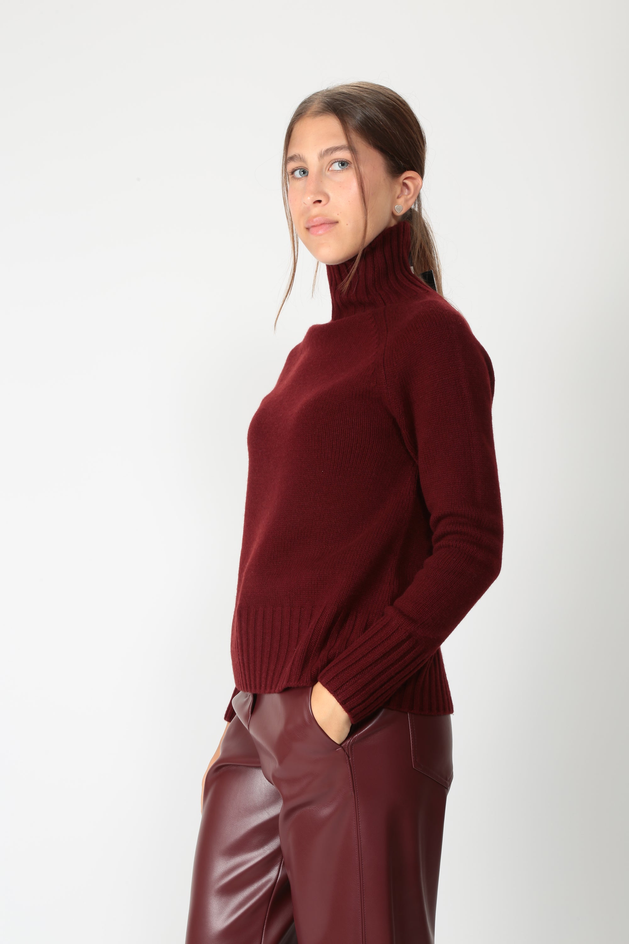 https://admin.shopify.com/store/gulieshop/products/16409289949533#:~:text=https%3A//www.gulieshop.it%20%E2%80%BA%20products%20%E2%80%BA%20s%2Dmaxmara%2Dmaglia%2Dlana%2De%2Dcachemire%2Dsmmmantova