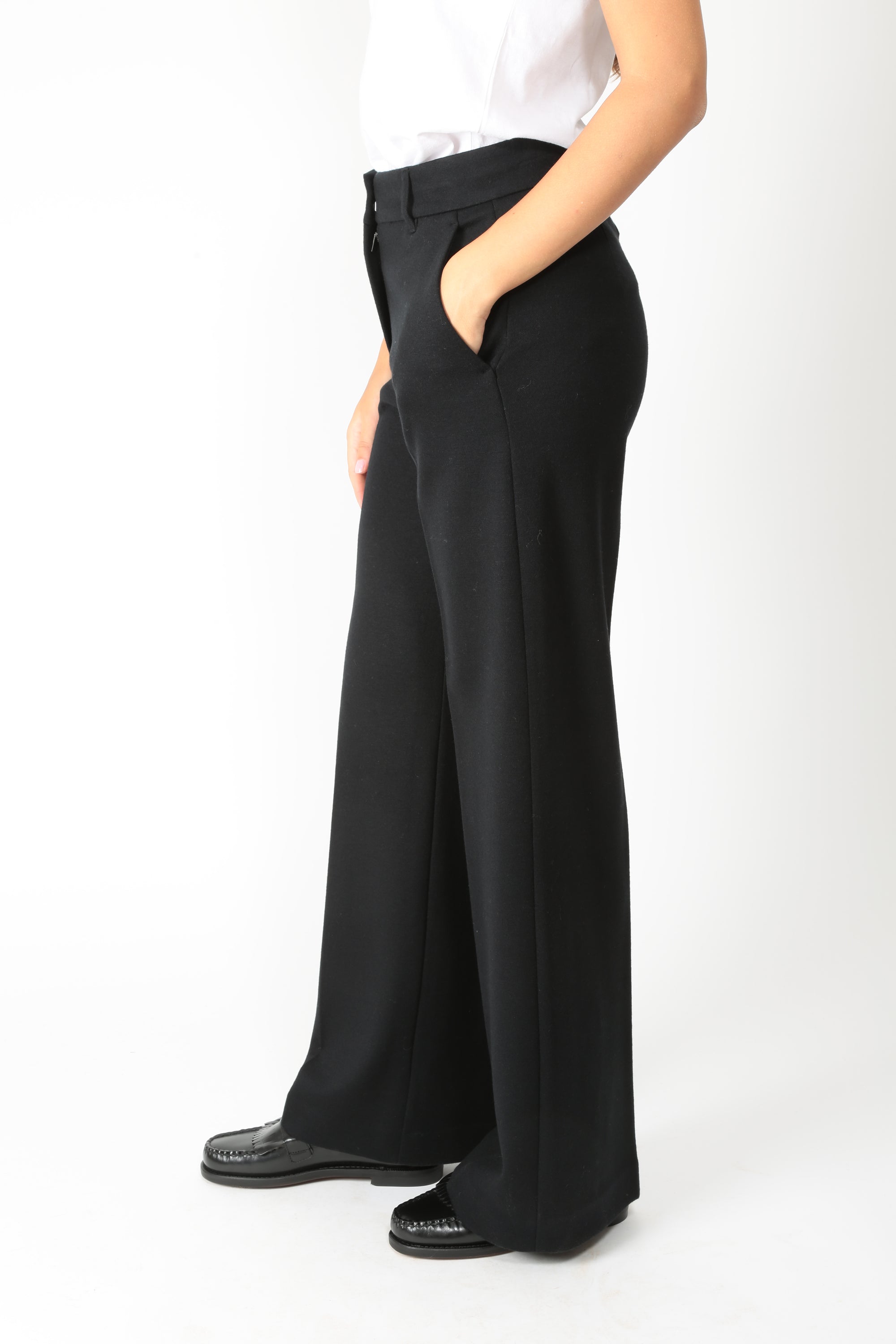 https://admin.shopify.com/store/gulieshop/products/16409289818461#:~:text=https%3A//www.gulieshop.it%20%E2%80%BA%20products%20%E2%80%BA%20s%2Dmaxmara%2Dpantalone%2Dmisto%2Dlana%2De%2Dcotone%2Dsmmeuforia