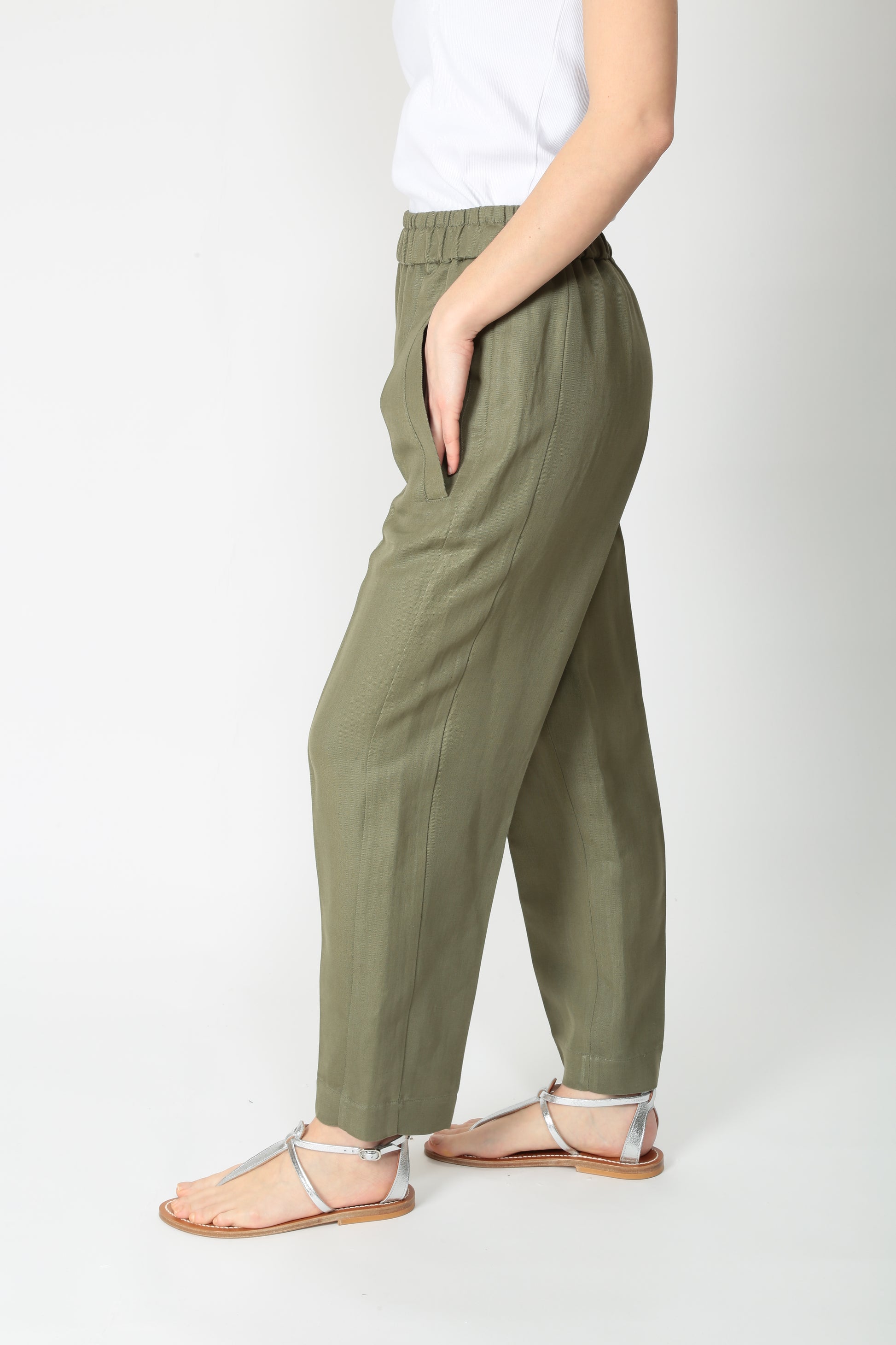 https://admin.shopify.com/store/gulieshop/products/15192688361821#:~:text=https%3A//www.gulieshop.it%20%E2%80%BA%20products%20%E2%80%BA%20tela%2Dpantalone%2Din%2Dviscosa%2De%2Dlino%2Dd%2Dkilo%2Dband