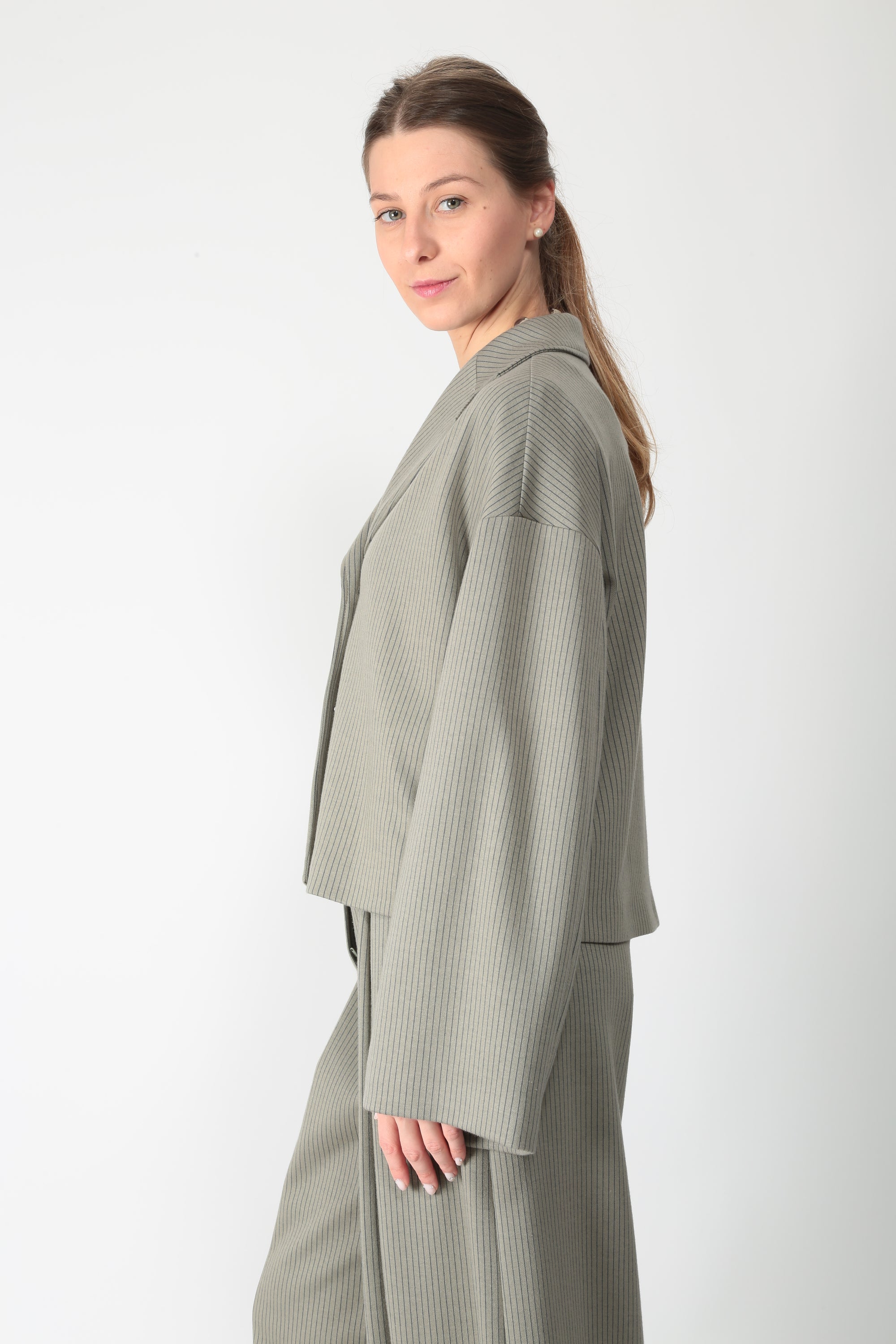 https://admin.shopify.com/store/gulieshop/products/15865941492061#:~:text=https%3A//www.gulieshop.it%20%E2%80%BA%20products%20%E2%80%BA%20maxmara%2Dmm%2Dgiacca%2Dcropped%2Da%2Drighe%2Dmmlgiuliva