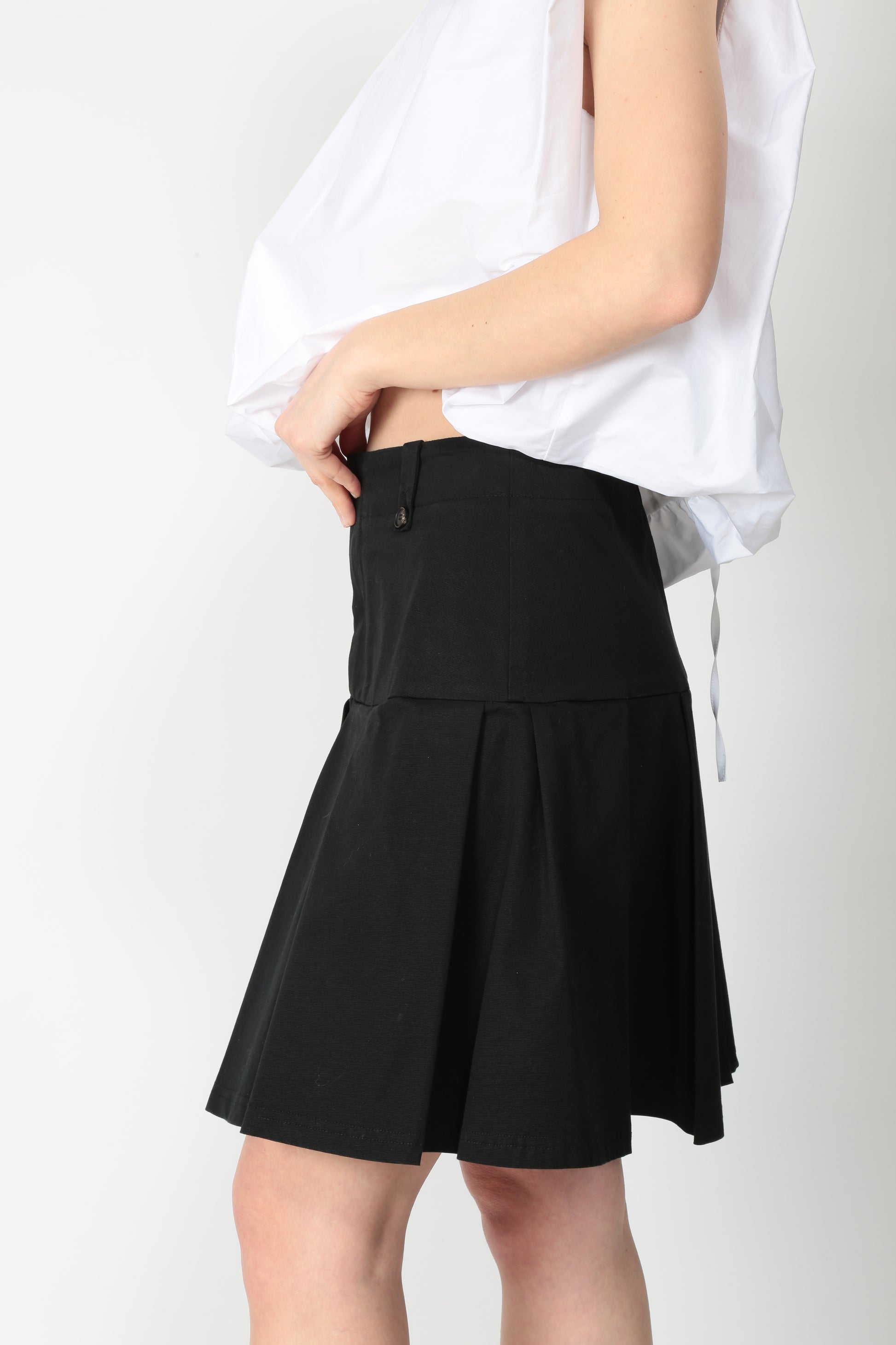 https://admin.shopify.com/store/gulieshop/products/15192689082717#:~:text=https%3A//www.gulieshop.it%20%E2%80%BA%20products%20%E2%80%BA%20tela%2Dgonna%2Dcorta%2Da%2Dpieghe%2Dmarika