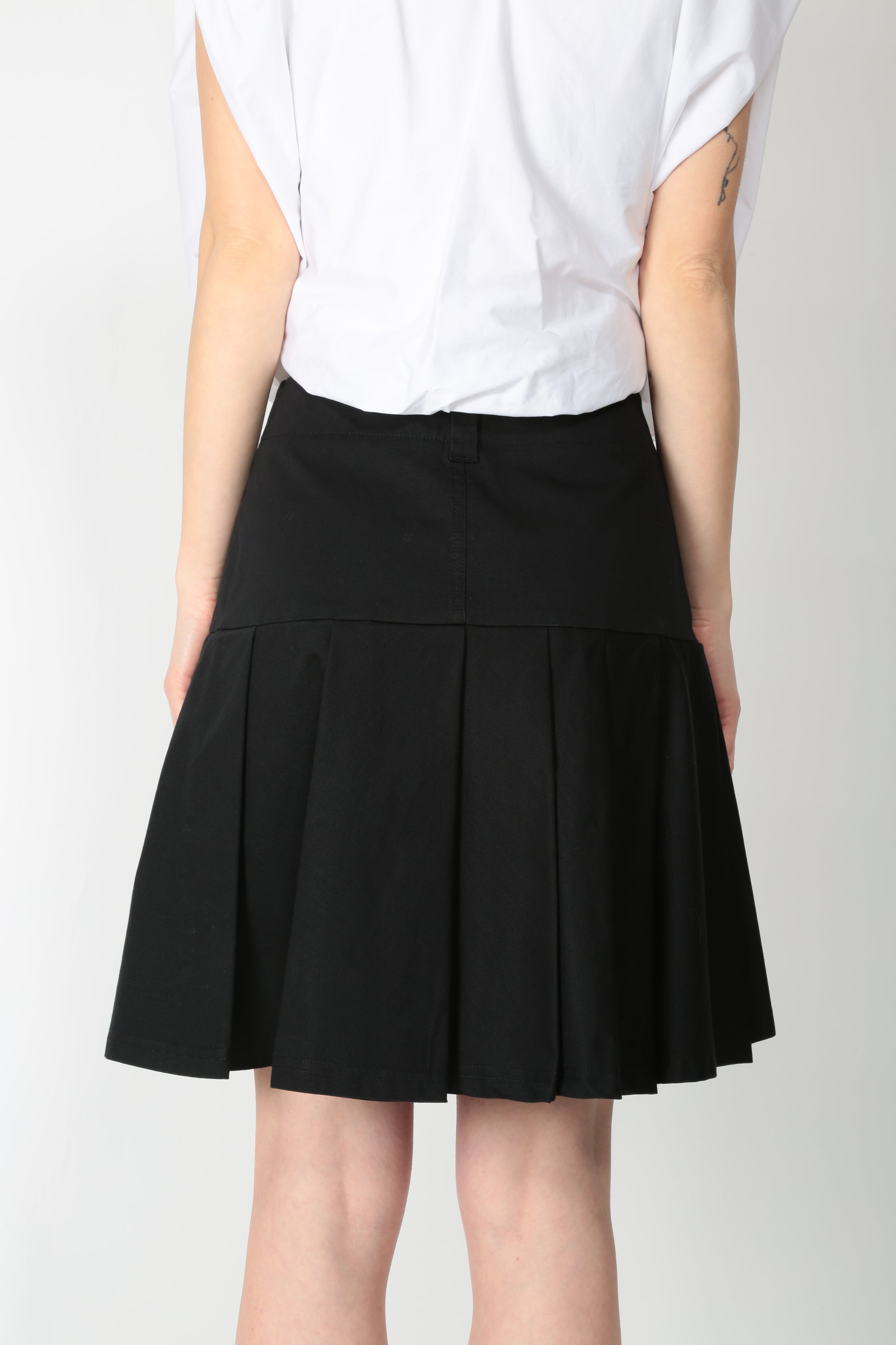https://admin.shopify.com/store/gulieshop/products/15192689082717#:~:text=https%3A//www.gulieshop.it%20%E2%80%BA%20products%20%E2%80%BA%20tela%2Dgonna%2Dcorta%2Da%2Dpieghe%2Dmarika