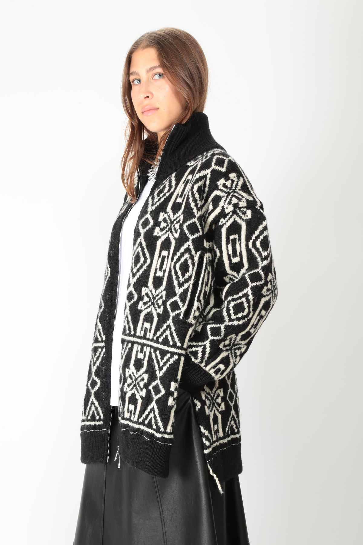 https://admin.shopify.com/store/gulieshop/products/16448340263261#:~:text=https%3A//www.gulieshop.it%20%E2%80%BA%20products%20%E2%80%BA%20jei%2Do%2Dlaboratorio%2Dcardigan%2Doversize%2D4742