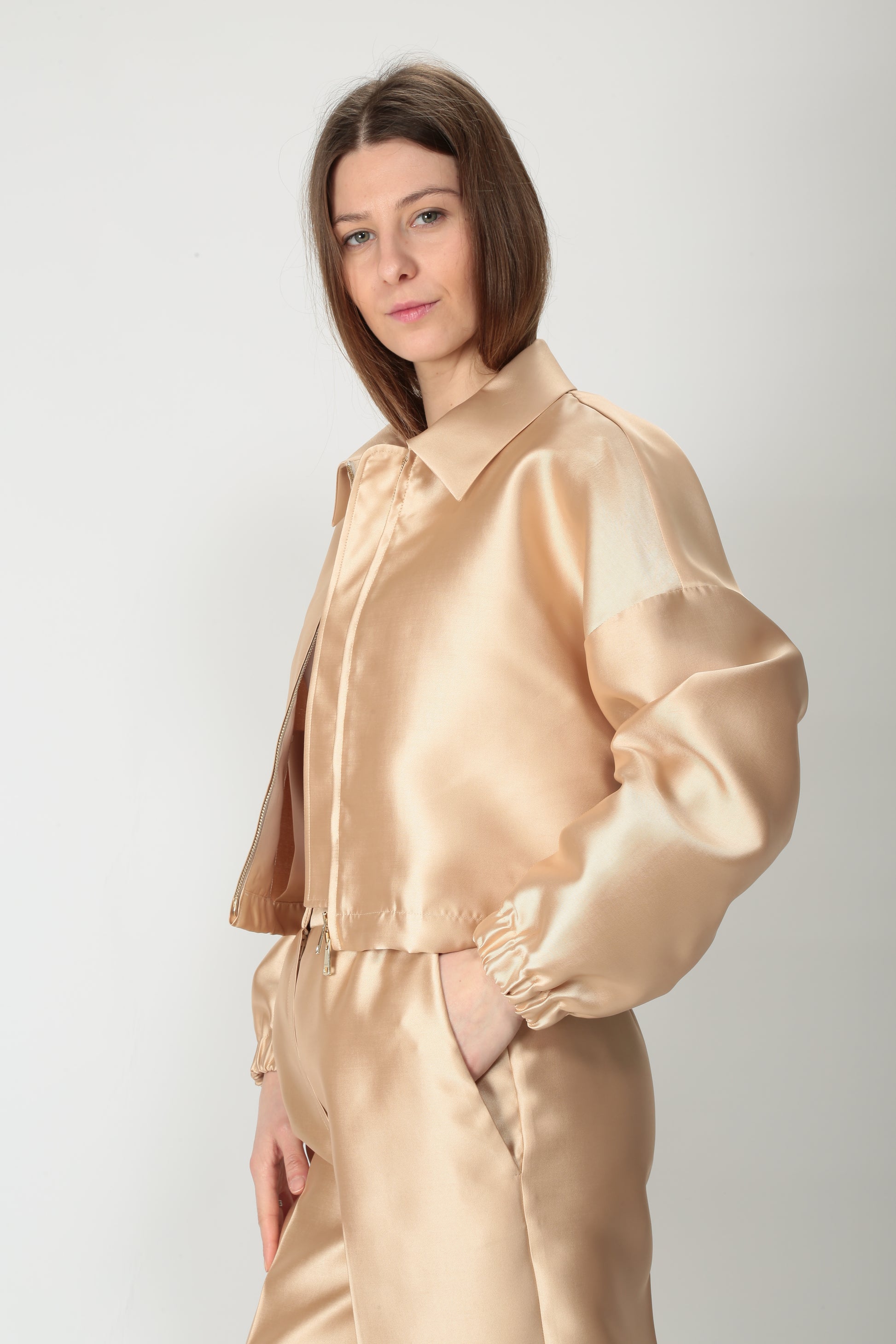 https://admin.shopify.com/store/gulieshop/products/15192660017501#:~:text=https%3A//www.gulieshop.it%20%E2%80%BA%20products%20%E2%80%BA%20beatrice%2Dbomber%2Dcorto%2Din%2Draso%2D25fe3984hopper