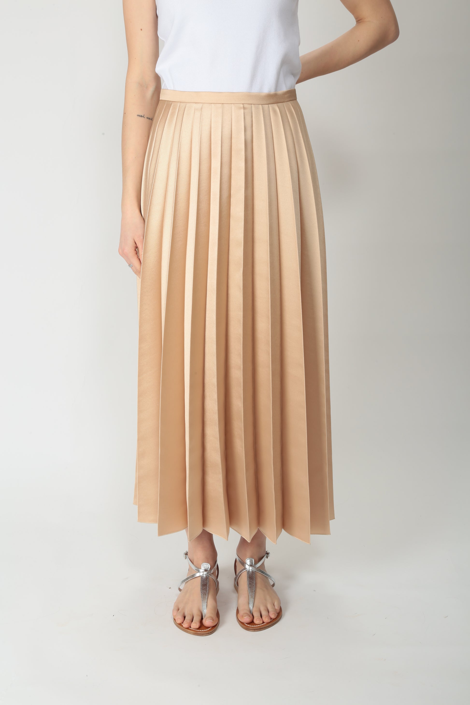 https://admin.shopify.com/store/gulieshop/products/15192689443165#:~:text=https%3A//www.gulieshop.it%20%E2%80%BA%20products%20%E2%80%BA%20beatrice%2Dgonna%2Dlunga%2Dplisse%2D25fe5906hopper