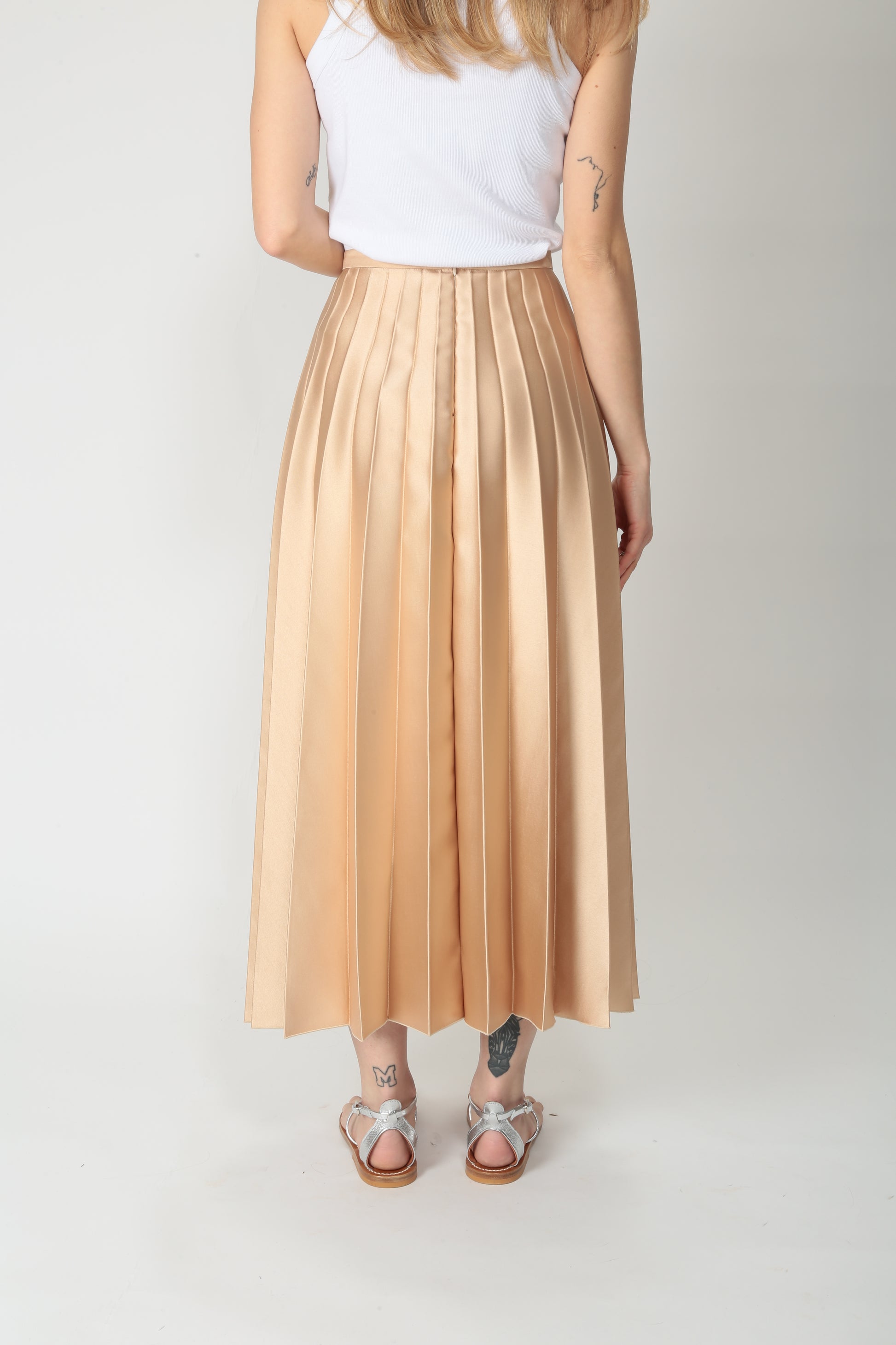 https://admin.shopify.com/store/gulieshop/products/15192689443165#:~:text=https%3A//www.gulieshop.it%20%E2%80%BA%20products%20%E2%80%BA%20beatrice%2Dgonna%2Dlunga%2Dplisse%2D25fe5906hopper