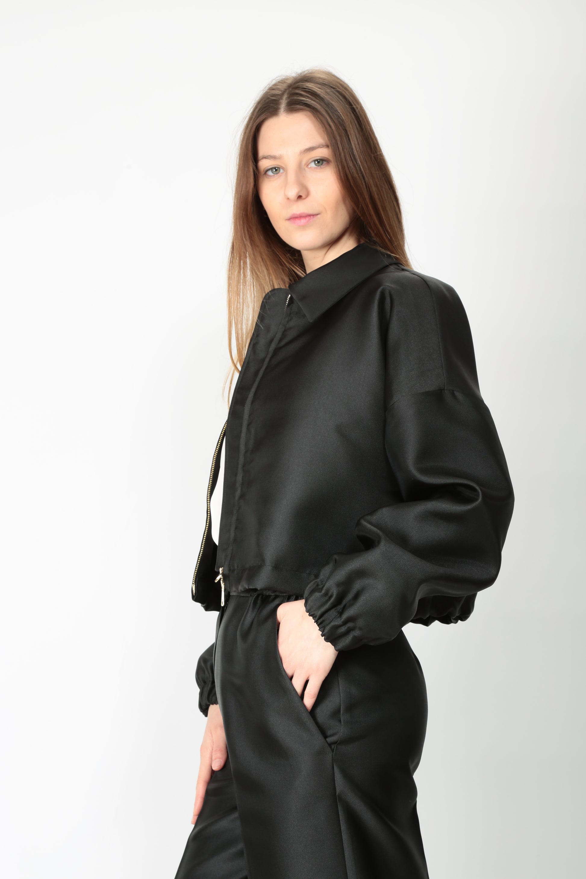 https://admin.shopify.com/store/gulieshop/products/15192660050269#:~:text=https%3A//www.gulieshop.it%20%E2%80%BA%20products%20%E2%80%BA%20beatrice%2Dbomber%2Dcorto%2Din%2Draso%2D25fe3984hopper%2D1