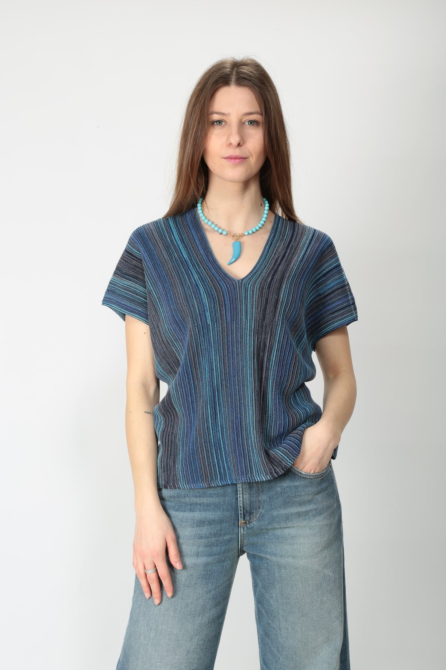 https://admin.shopify.com/store/gulieshop/products/15200686899549#:~:text=https%3A//www.gulieshop.it%20%E2%80%BA%20products%20%E2%80%BA%20kangra%2Dtop%2Dscollo%2Da%2Dv%2Ds5a%2D1525%2D08