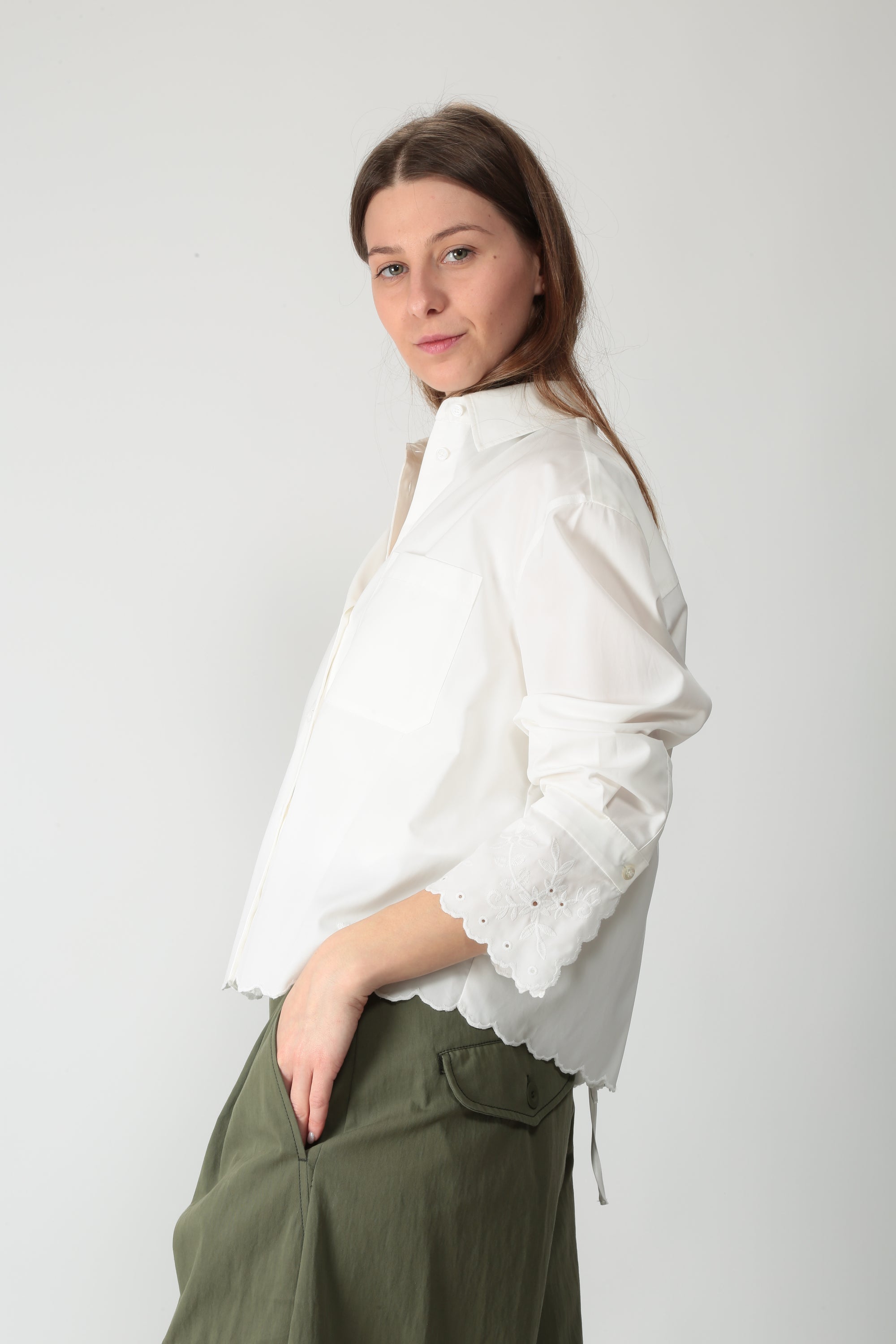 https://admin.shopify.com/store/gulieshop/products/15866889240925#:~:text=https%3A//www.gulieshop.it%20%E2%80%BA%20products%20%E2%80%BA%20maxmara%2Dweekend%2Dcamicia%2Dcon%2Dricamo%2Dwkdneutro
