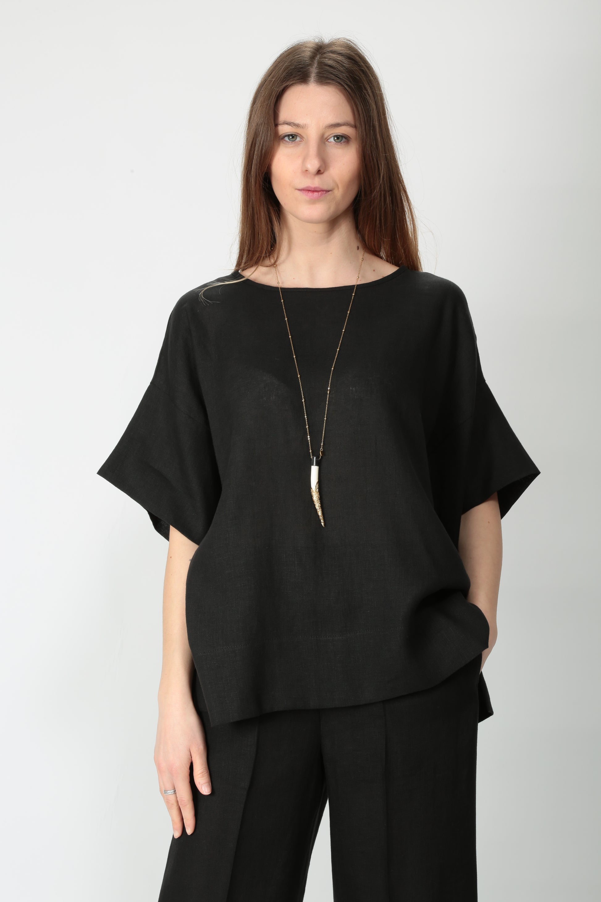 https://admin.shopify.com/store/gulieshop/products/15154426806621#:~:text=https%3A//www.gulieshop.it%20%E2%80%BA%20products%20%E2%80%BA%201978%2Dblusa%2Din%2Dlino%2Dhelena%2D2