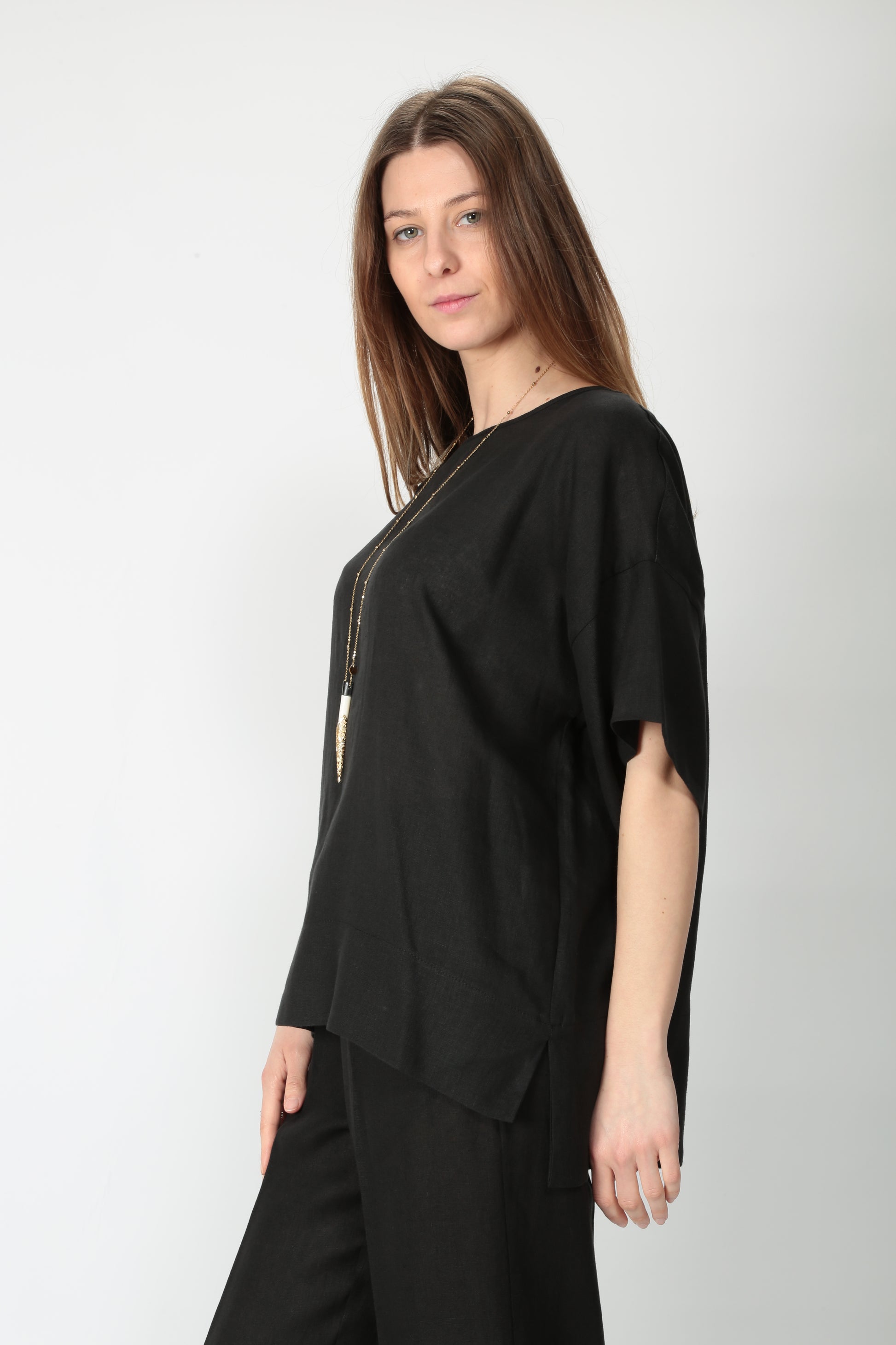 https://admin.shopify.com/store/gulieshop/products/15154426806621#:~:text=https%3A//www.gulieshop.it%20%E2%80%BA%20products%20%E2%80%BA%201978%2Dblusa%2Din%2Dlino%2Dhelena%2D2