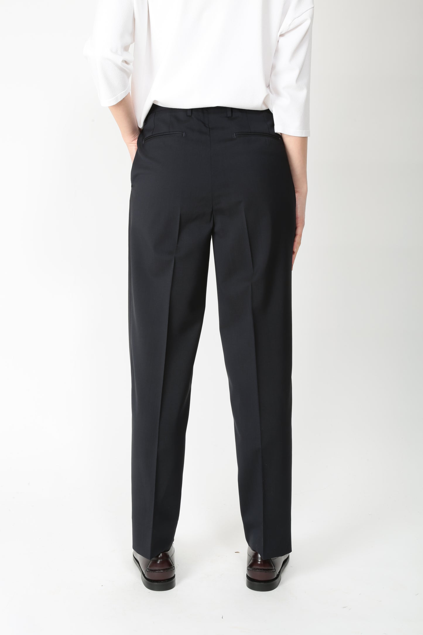https://admin.shopify.com/store/gulieshop/products/15200685687133#:~:text=https%3A//www.gulieshop.it%20%E2%80%BA%20products%20%E2%80%BA%20briglia%2Dpantalone%2Da%2Dsigaretta%2Djeanw%2D325084