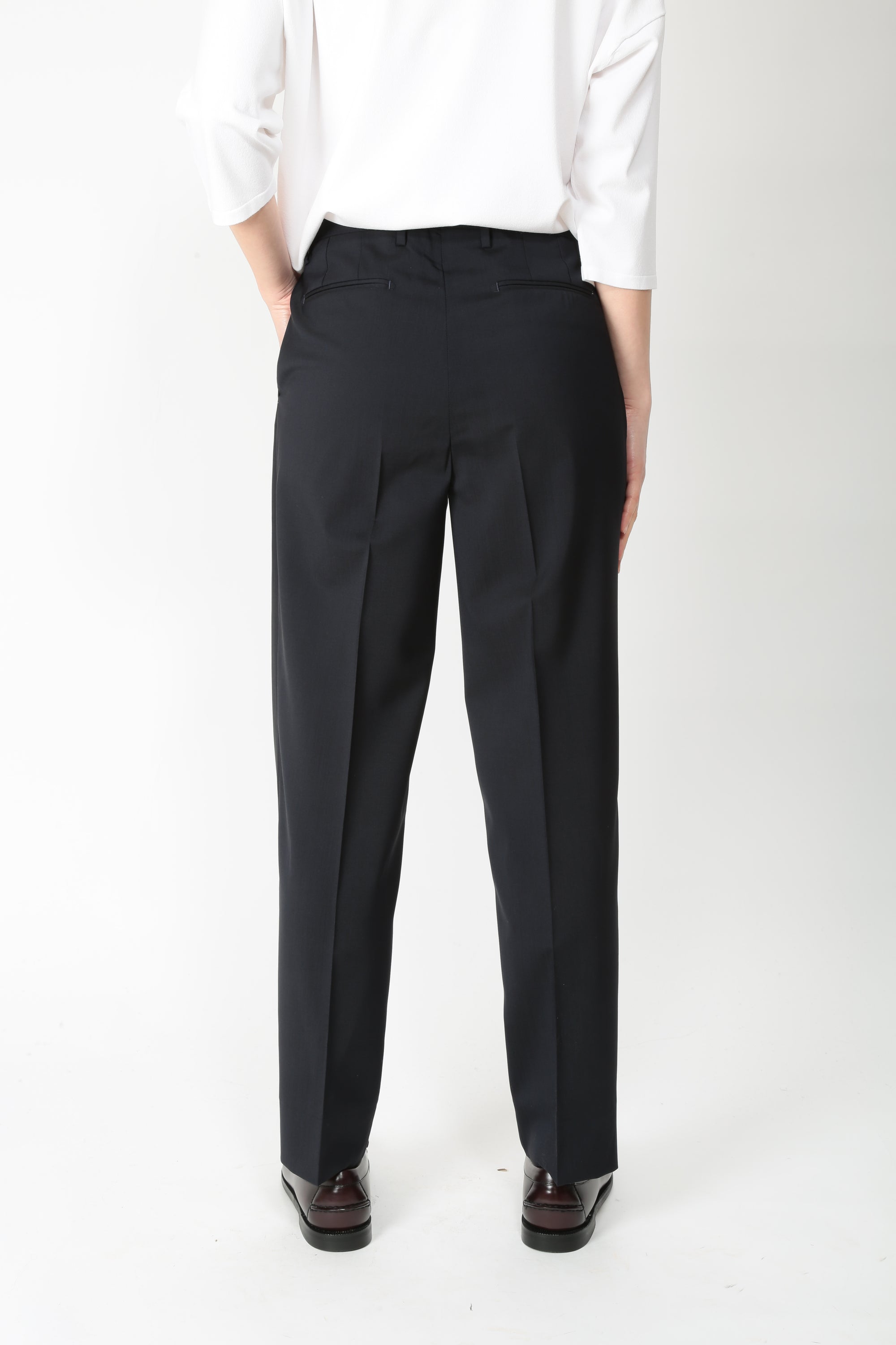 https://admin.shopify.com/store/gulieshop/products/15200685687133#:~:text=https%3A//www.gulieshop.it%20%E2%80%BA%20products%20%E2%80%BA%20briglia%2Dpantalone%2Da%2Dsigaretta%2Djeanw%2D325084