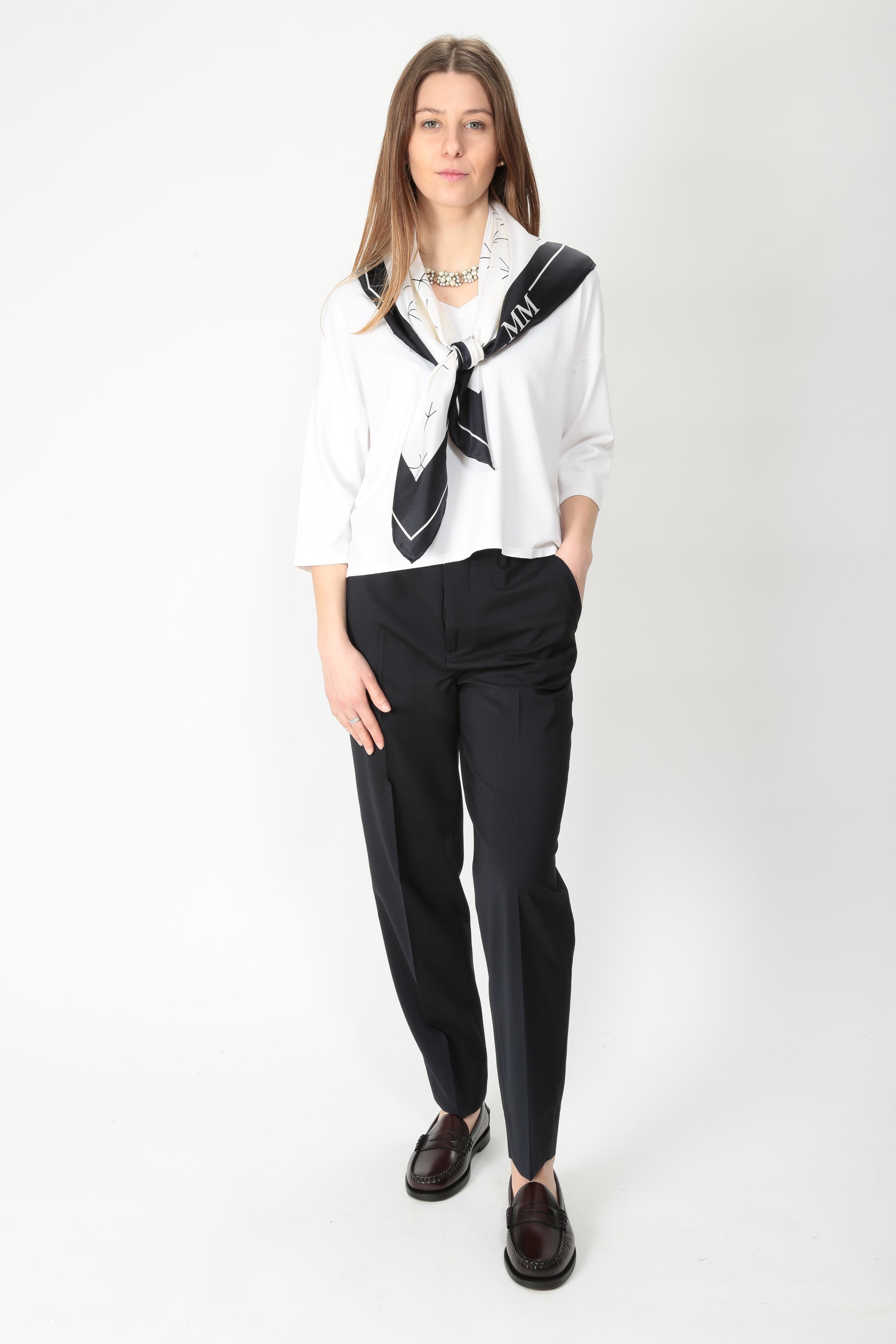 https://admin.shopify.com/store/gulieshop/products/15239508099421#:~:text=https%3A//www.gulieshop.it%20%E2%80%BA%20products%20%E2%80%BA%20maxmara%2Dmm%2Dfoulard%2Din%2Dseta%2Dcammeo