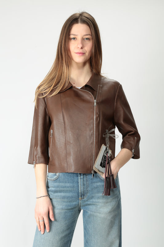 https://admin.shopify.com/store/gulieshop/products/15220319387997#:~:text=https%3A//www.gulieshop.it%20%E2%80%BA%20products%20%E2%80%BA%20jackie%2Dchiodo%2Dcorto%2Din%2Dpelle%2Dcoco