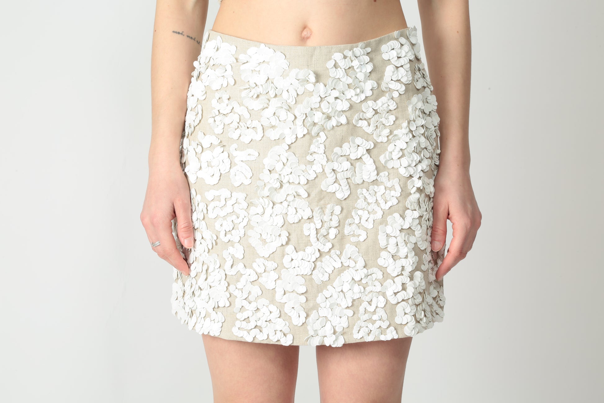 https://admin.shopify.com/store/gulieshop/products/15220344553821#:~:text=https%3A//www.gulieshop.it%20%E2%80%BA%20products%20%E2%80%BA%20solotre%2Dgonna%2Dcorta%2Dcon%2Dpaillettes%2Dm1d0094