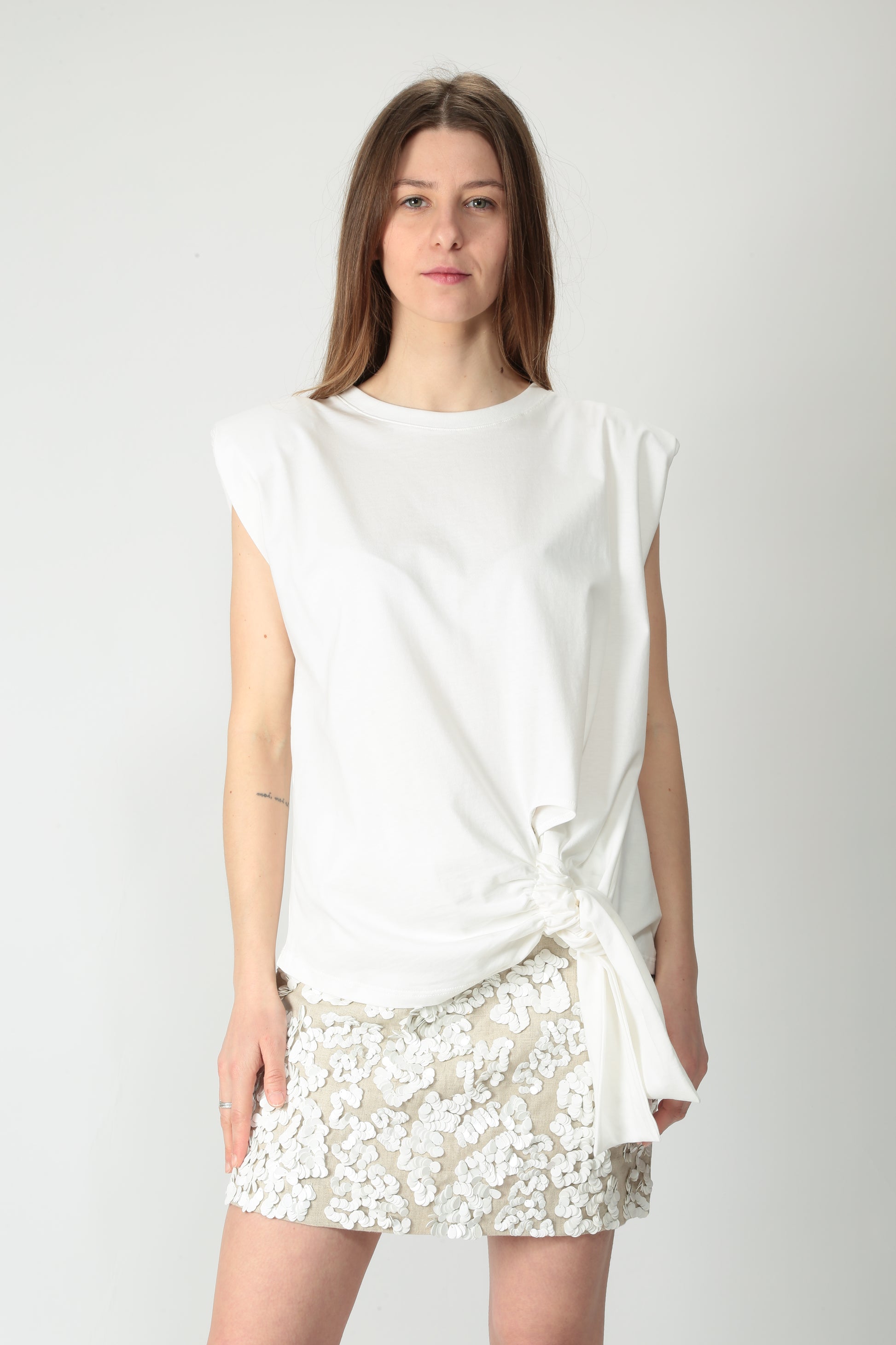 https://admin.shopify.com/store/gulieshop/products/15220344553821#:~:text=https%3A//www.gulieshop.it%20%E2%80%BA%20products%20%E2%80%BA%20solotre%2Dgonna%2Dcorta%2Dcon%2Dpaillettes%2Dm1d0094