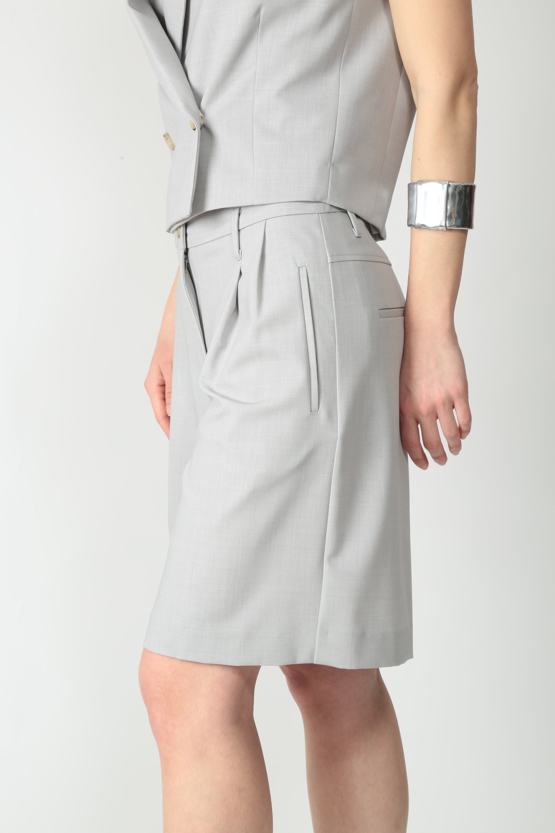 https://admin.shopify.com/store/gulieshop/products/15233805680989#:~:text=https%3A//www.gulieshop.it%20%E2%80%BA%20products%20%E2%80%BA%20solotre%2Dbermuda%2Dcon%2Ddoppia%2Dpinces%2Dm1d0089%2D1