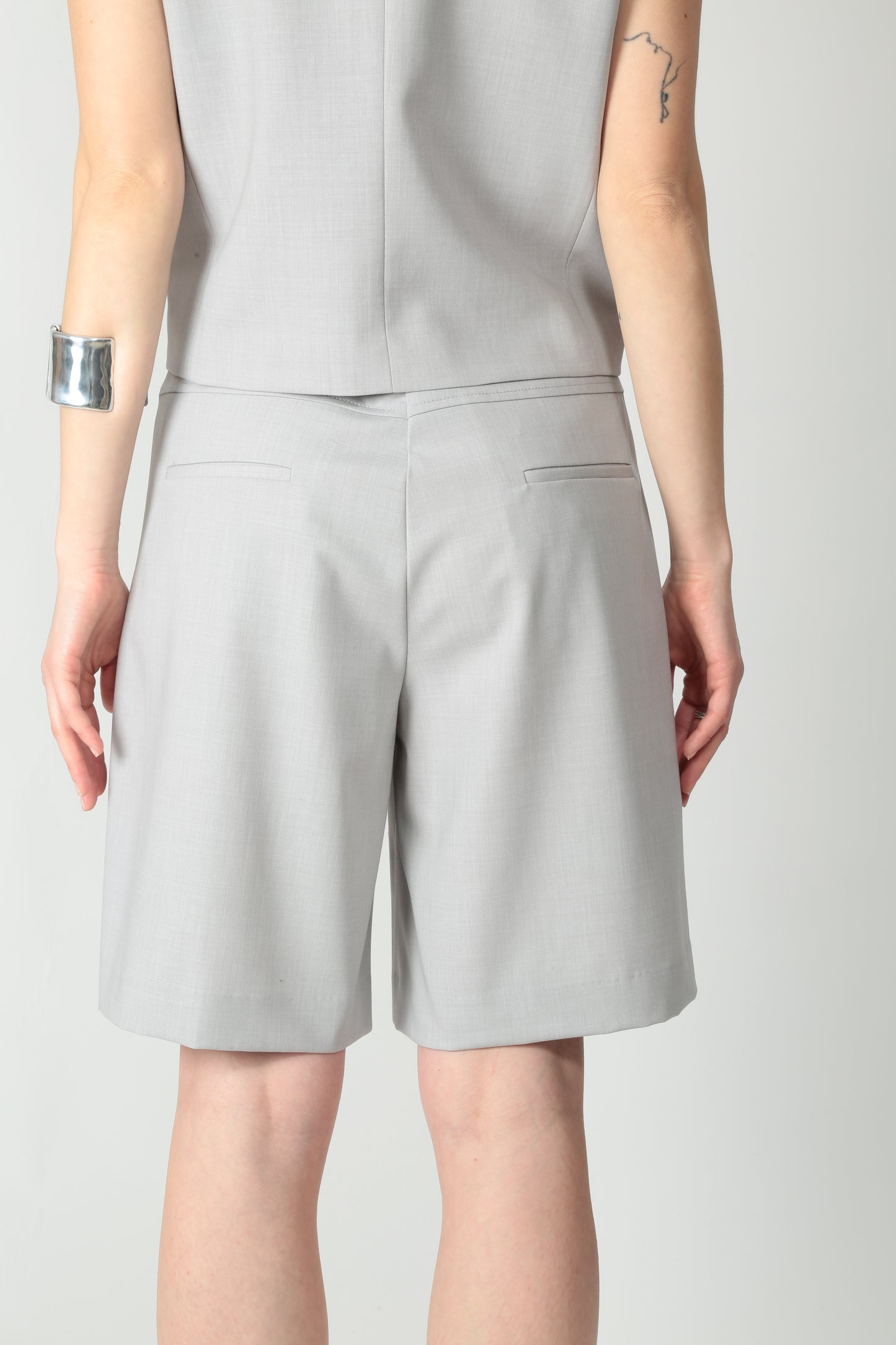 https://admin.shopify.com/store/gulieshop/products/15233805680989#:~:text=https%3A//www.gulieshop.it%20%E2%80%BA%20products%20%E2%80%BA%20solotre%2Dbermuda%2Dcon%2Ddoppia%2Dpinces%2Dm1d0089%2D1