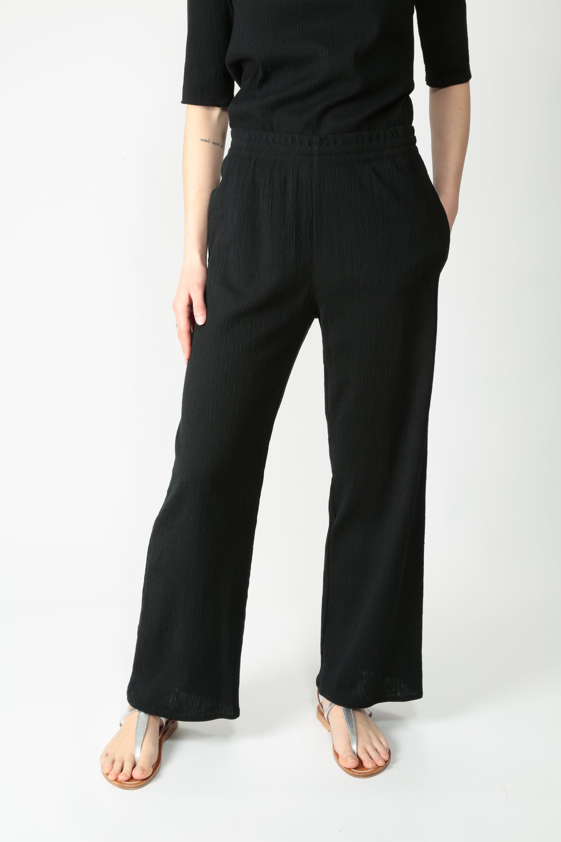 https://admin.shopify.com/store/gulieshop/products/15239508230493#:~:text=https%3A//www.gulieshop.it%20%E2%80%BA%20products%20%E2%80%BA%20maxmara%2Dmm%2Dpantalone%2Deffetto%2Dplisse%2Dtoronto%2D1