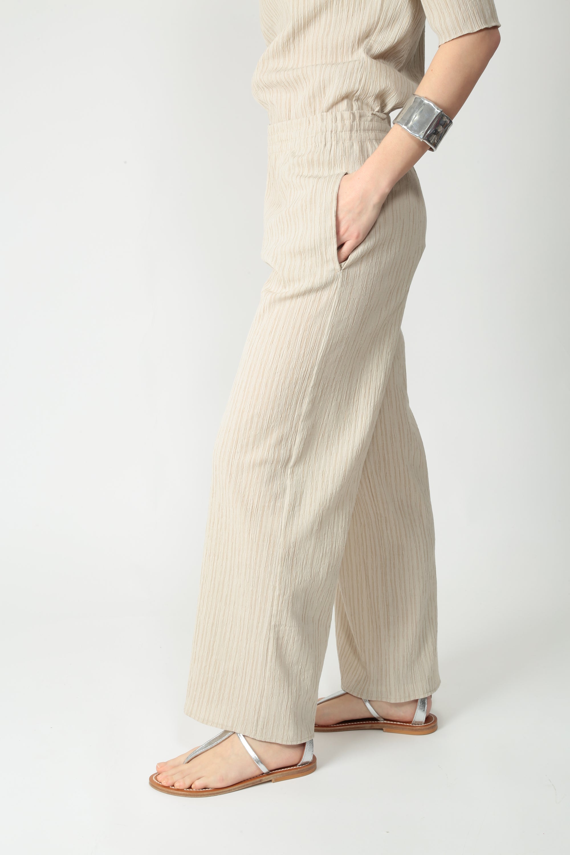 https://admin.shopify.com/store/gulieshop/products/15239508197725#:~:text=https%3A//www.gulieshop.it%20%E2%80%BA%20products%20%E2%80%BA%20maxmara%2Dmm%2Dpantalone%2Deffetto%2Dplisse%2Dtoronto