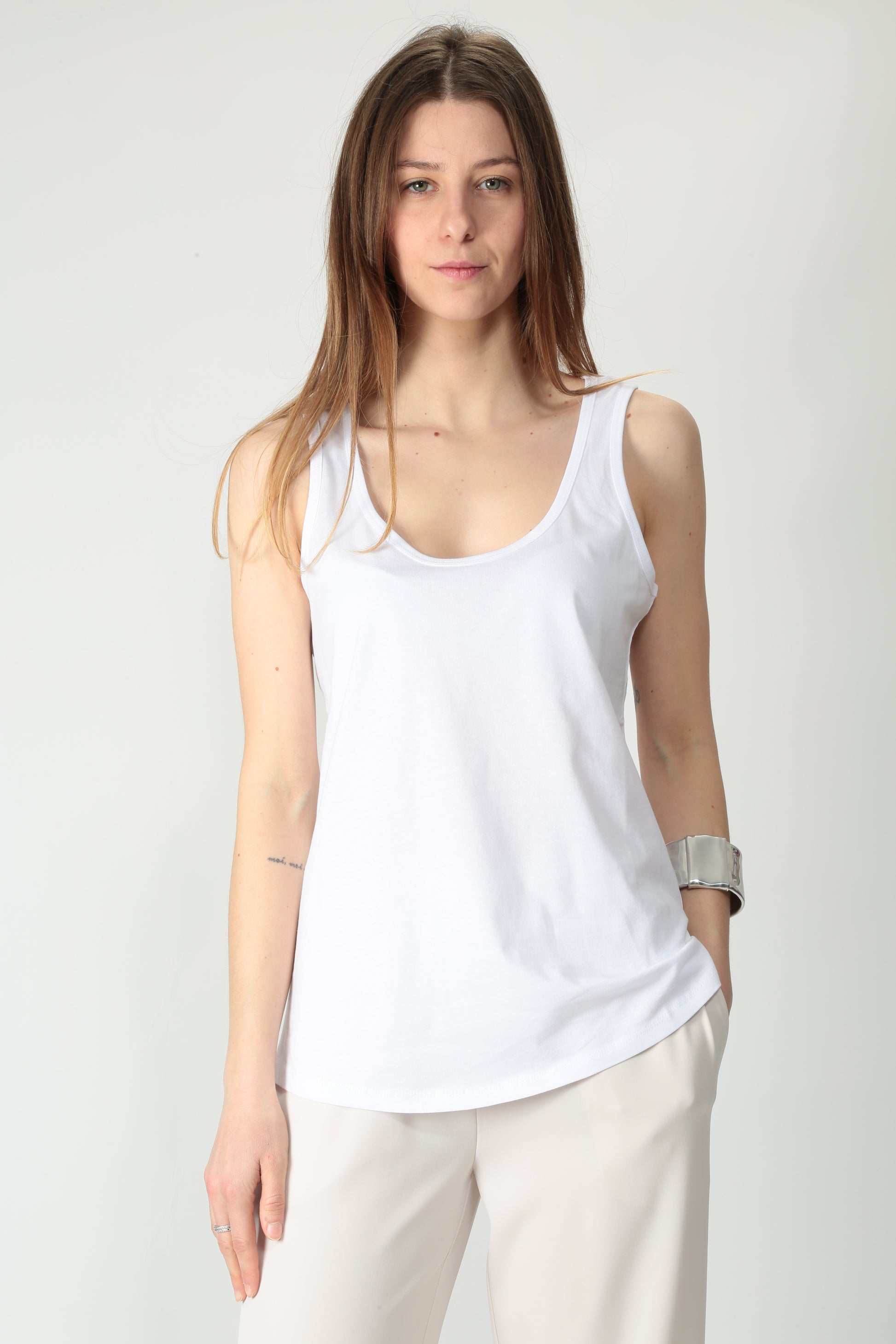 https://admin.shopify.com/store/gulieshop/products/15220318142813#:~:text=https%3A//www.gulieshop.it%20%E2%80%BA%20products%20%E2%80%BA%20the%2Dm%2Dtop%2Dcanotta%2Dtank92%2D1