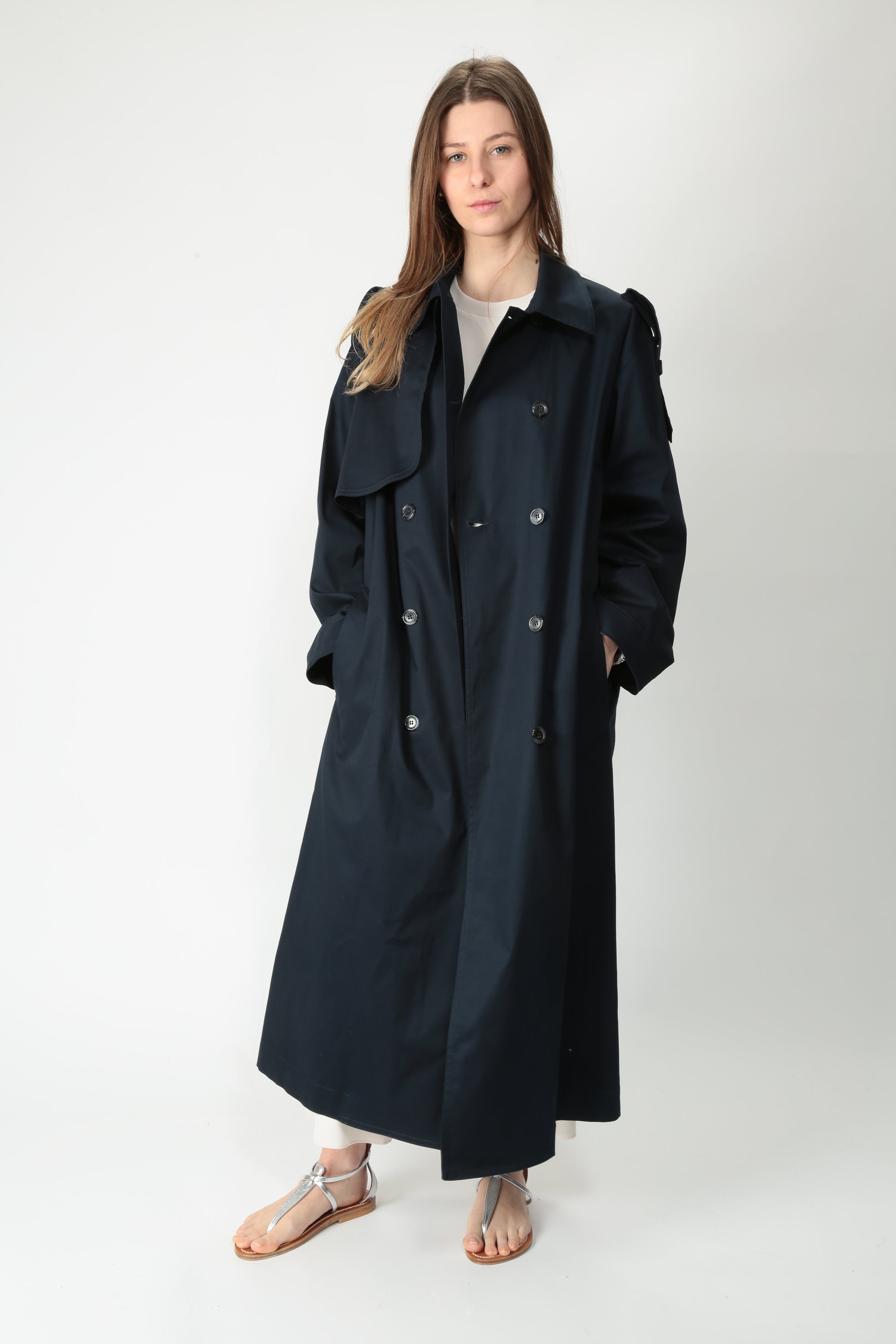 https://admin.shopify.com/store/gulieshop/products/15220317946205#:~:text=https%3A//www.gulieshop.it%20%E2%80%BA%20products%20%E2%80%BA%20the%2Dm%2Dtrench%2Dlungo%2Din%2Dcotone%2Dbacardi