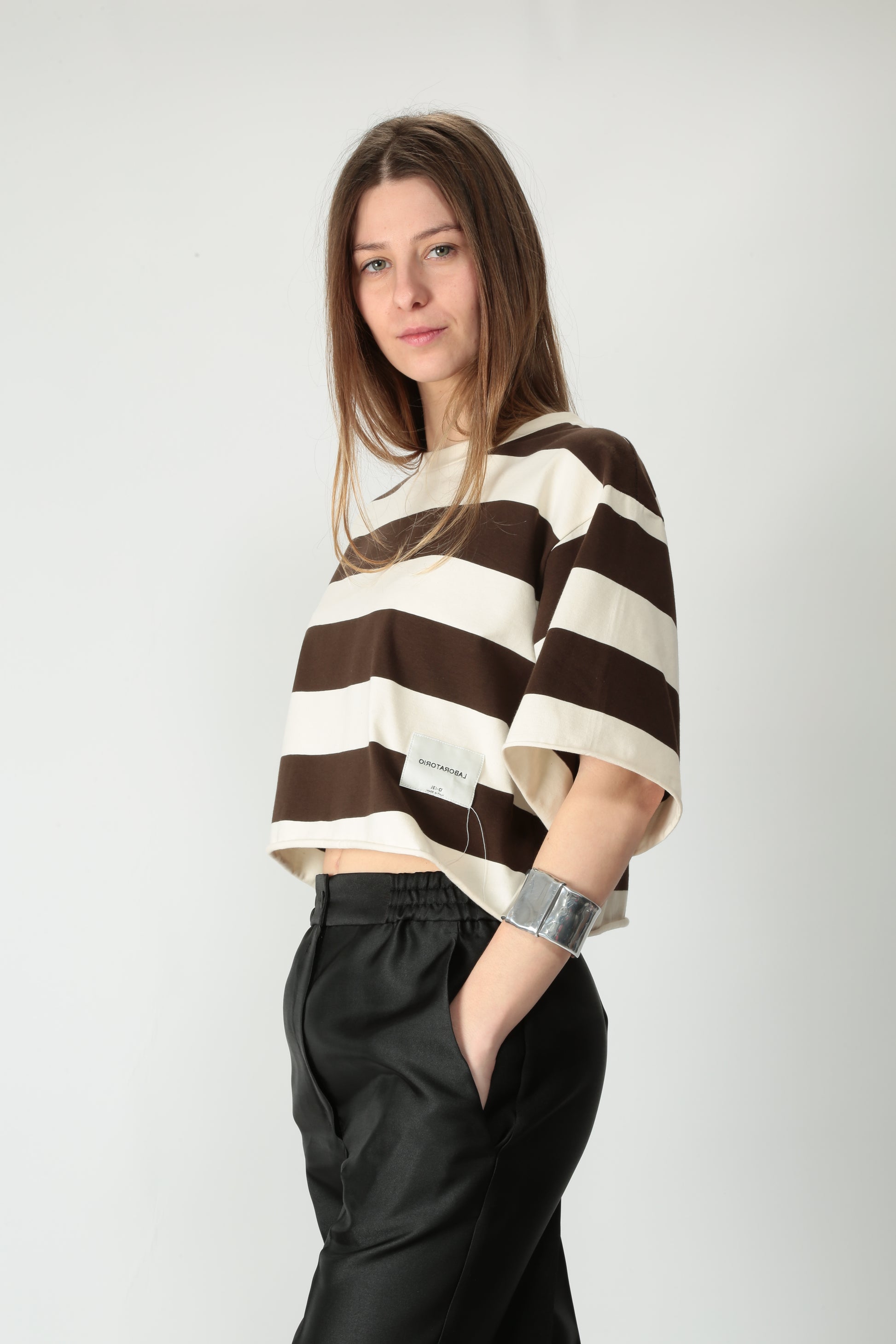 https://admin.shopify.com/store/gulieshop/products/15254083174749#:~:text=https%3A//www.gulieshop.it%20%E2%80%BA%20products%20%E2%80%BA%20jei%2Do%2Dt%2Dshirt%2Dcropped%2Din%2Dcotone%2D4470