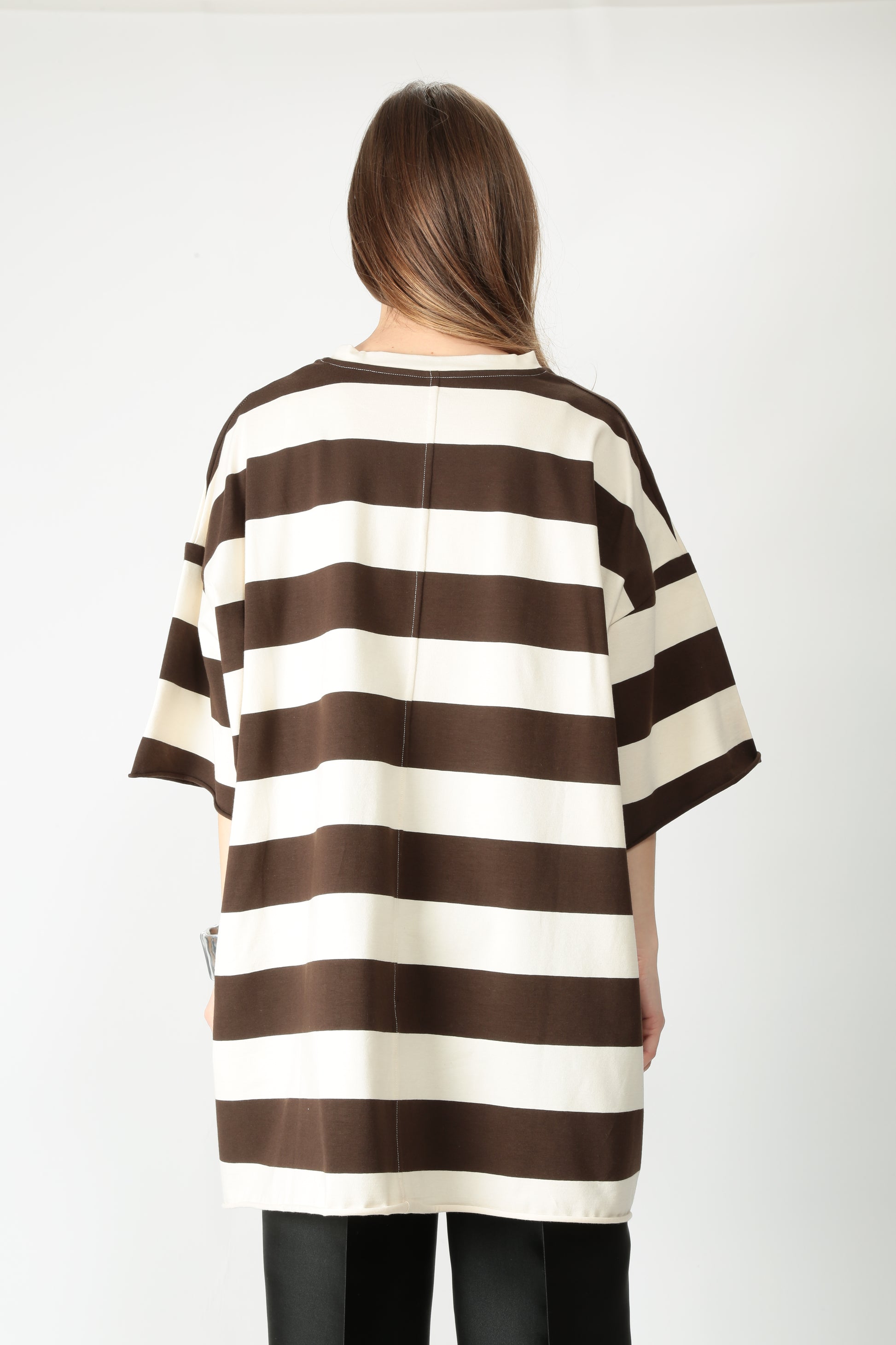 https://admin.shopify.com/store/gulieshop/products/15254083109213#:~:text=https%3A//www.gulieshop.it%20%E2%80%BA%20products%20%E2%80%BA%20jei%2Do%2Dabito%2Doversize%2Din%2Dcotone%2D4471