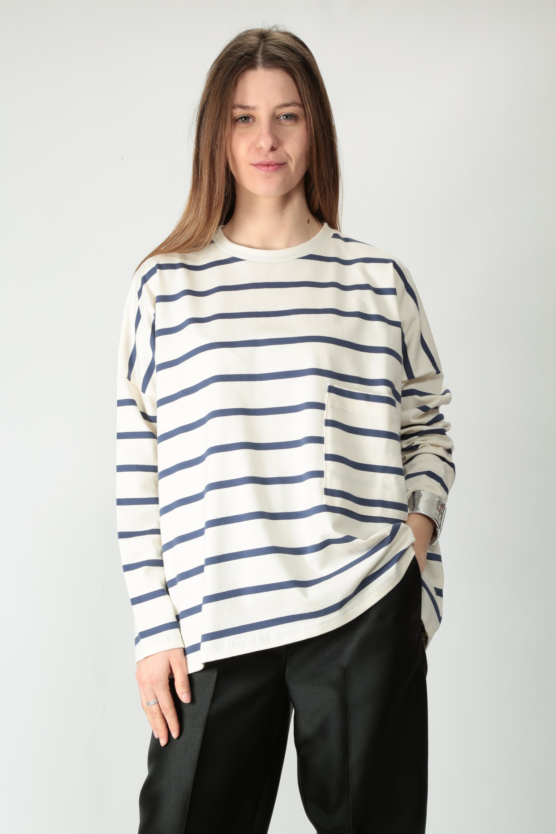 https://admin.shopify.com/store/gulieshop/products/15254083076445#:~:text=https%3A//www.gulieshop.it%20%E2%80%BA%20products%20%E2%80%BA%20jei%2Do%2Dt%2Dshirt%2Din%2Dcotone%2Doversize%2D4469