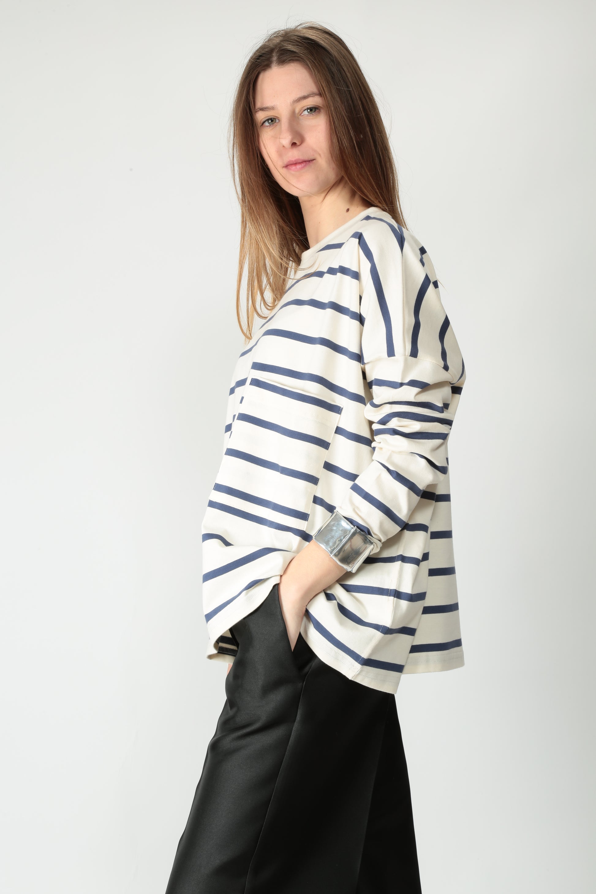 https://admin.shopify.com/store/gulieshop/products/15254083076445#:~:text=https%3A//www.gulieshop.it%20%E2%80%BA%20products%20%E2%80%BA%20jei%2Do%2Dt%2Dshirt%2Din%2Dcotone%2Doversize%2D4469