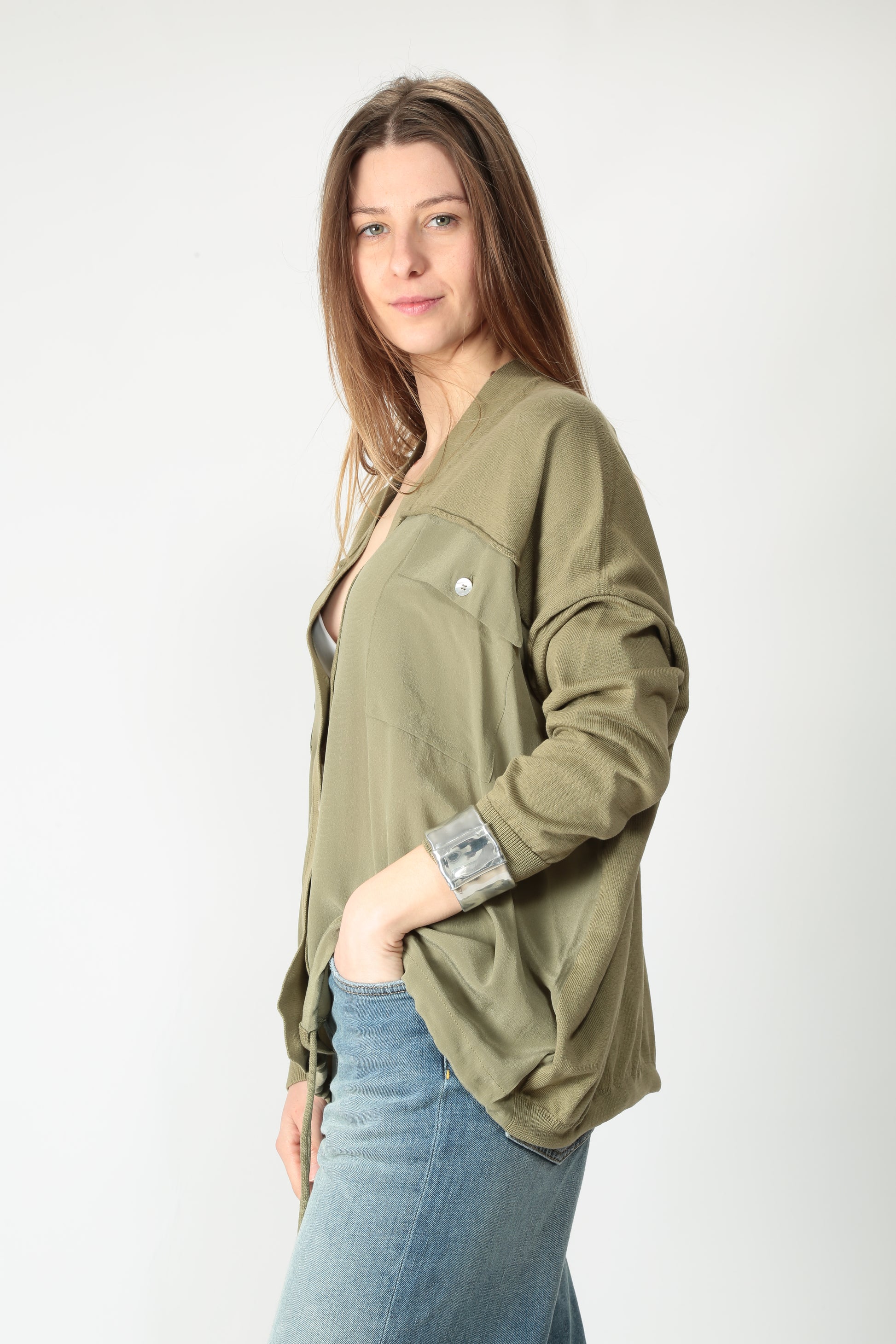 https://admin.shopify.com/store/gulieshop/products/15254083404125#:~:text=https%3A//www.gulieshop.it%20%E2%80%BA%20products%20%E2%80%BA%20jei%2Do%2Dcardigan%2Din%2Dcotone%2De%2Dseta%2D4421