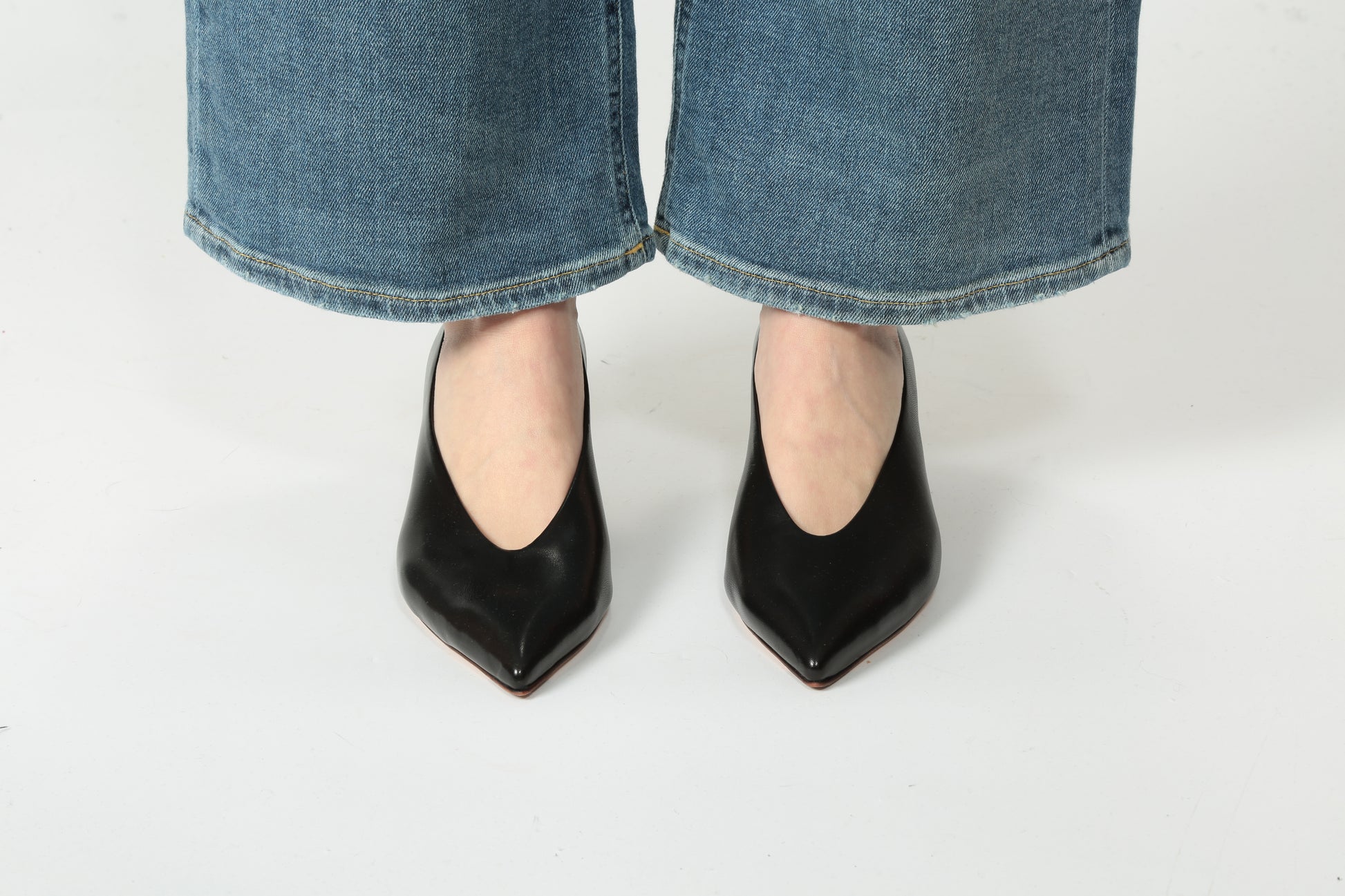 https://admin.shopify.com/store/gulieshop/products/15239525433693#:~:text=https%3A//www.gulieshop.it%20%E2%80%BA%20products%20%E2%80%BA%20lorena%2Dpaggi%2Ddecolte%2Din%2Dpelle%2D51553%2Dclio