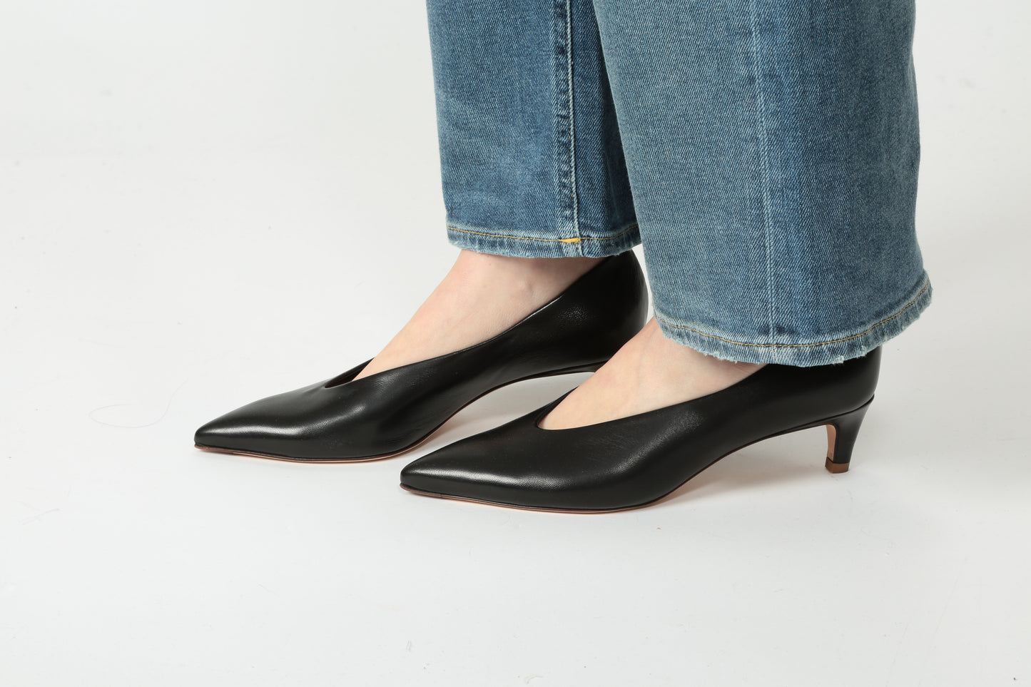 https://admin.shopify.com/store/gulieshop/products/15239525433693#:~:text=https%3A//www.gulieshop.it%20%E2%80%BA%20products%20%E2%80%BA%20lorena%2Dpaggi%2Ddecolte%2Din%2Dpelle%2D51553%2Dclio